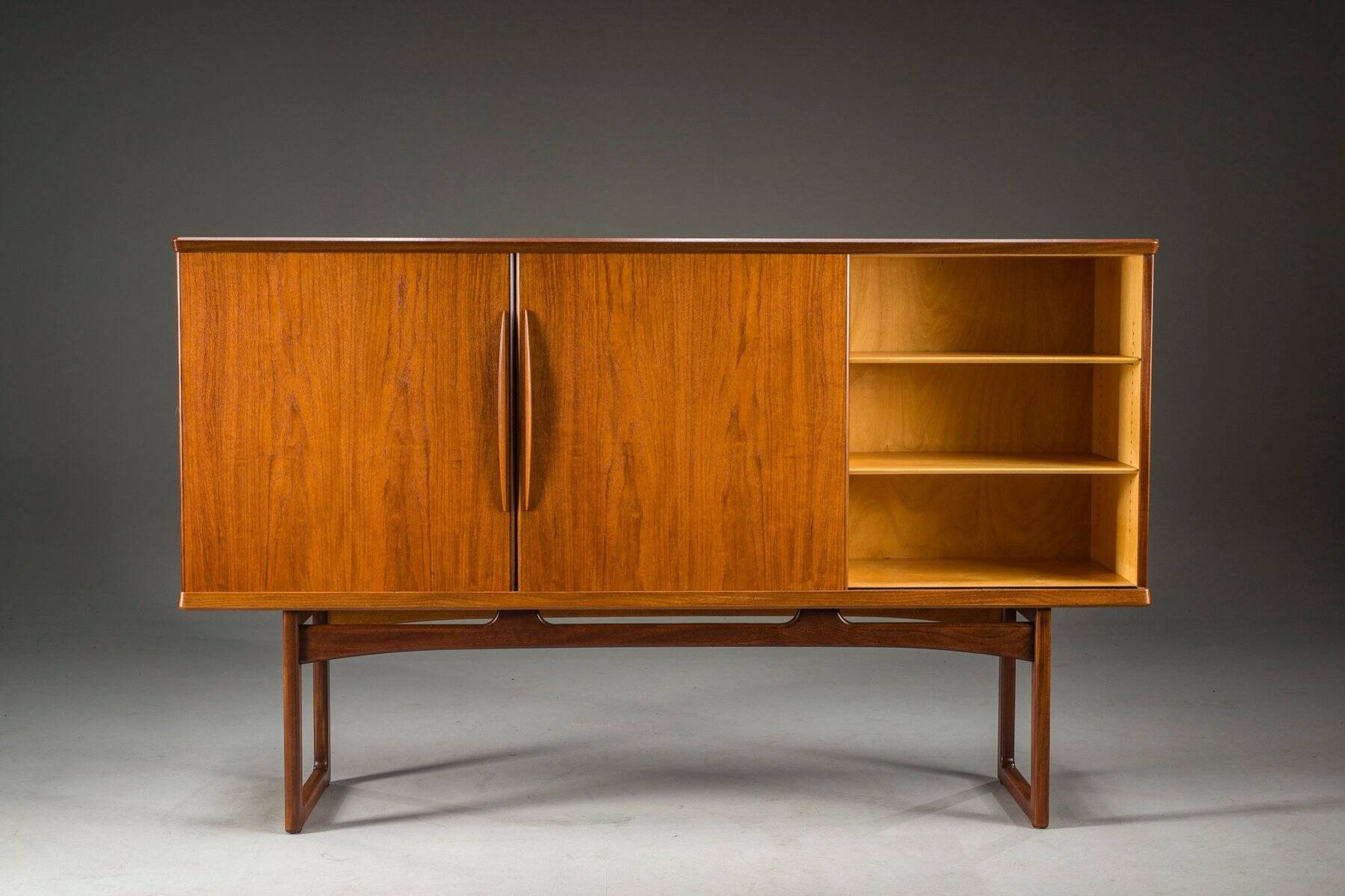Buffet danois en teck par Arne Vodder pour Vamo Sønderborg, années 1960