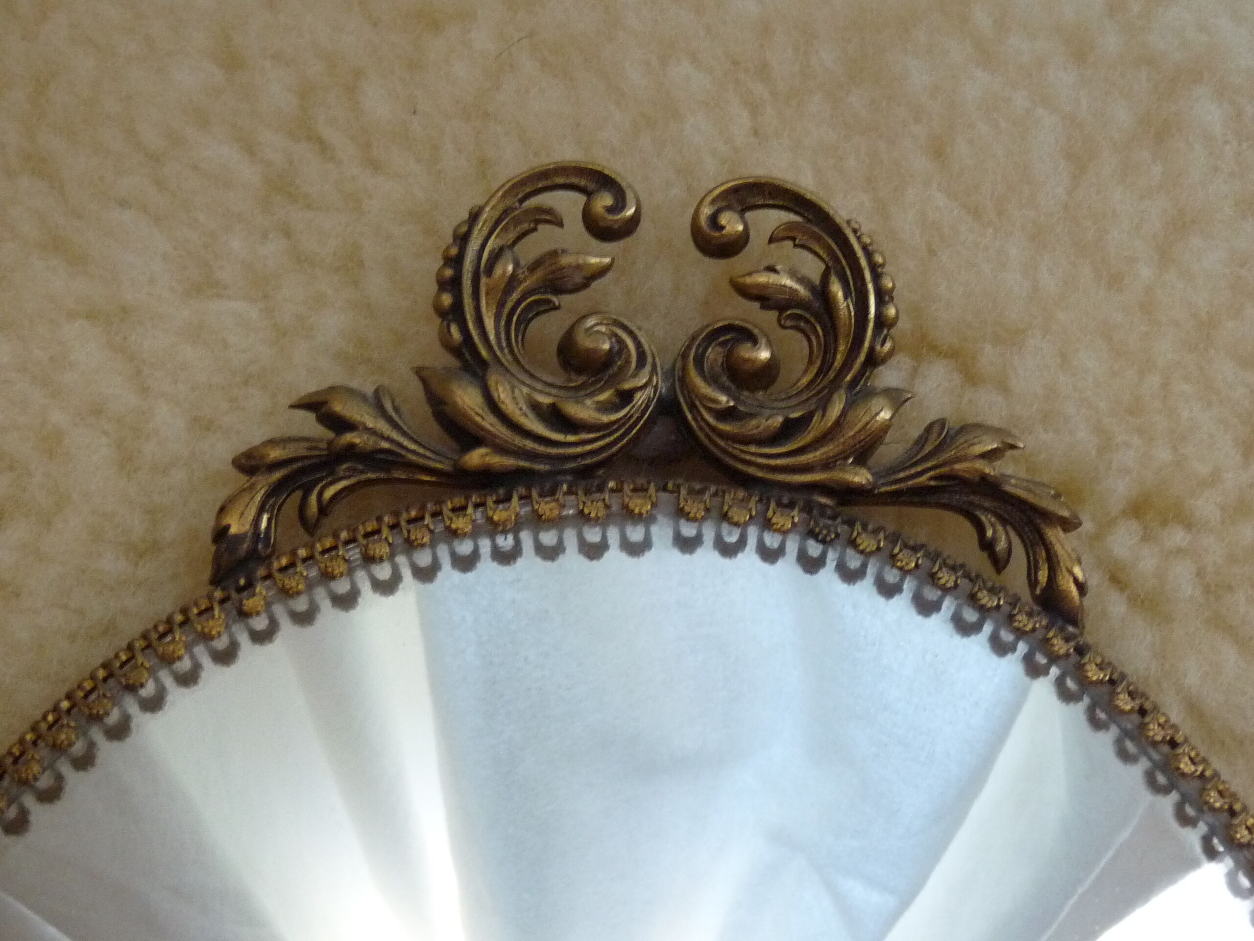 Vintage gilded brass witch's curved mirror - 27x19cm