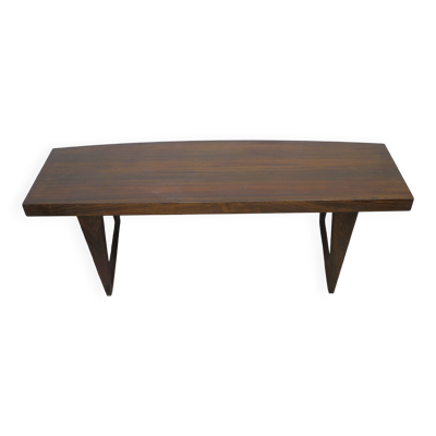 Table basse en palissandre danois avec un dessus courbé sur des pieds en traîneau par Leif Hansen, années 1960.