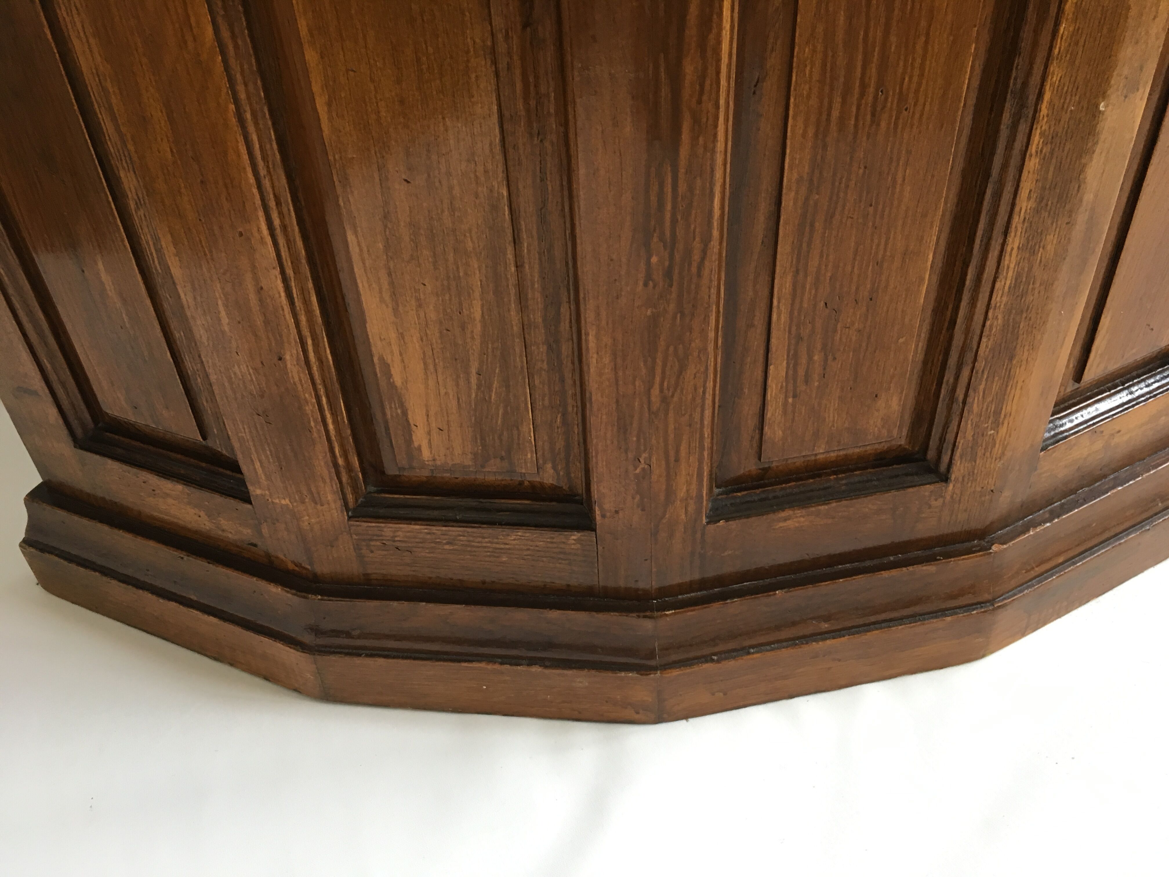 Bar-counter half-moon