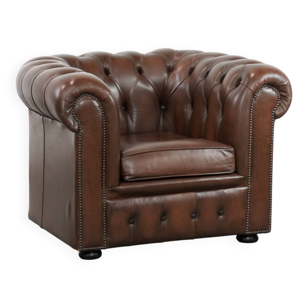 Fauteuil club Chesterfield en cuir de vachette marron de style anglais