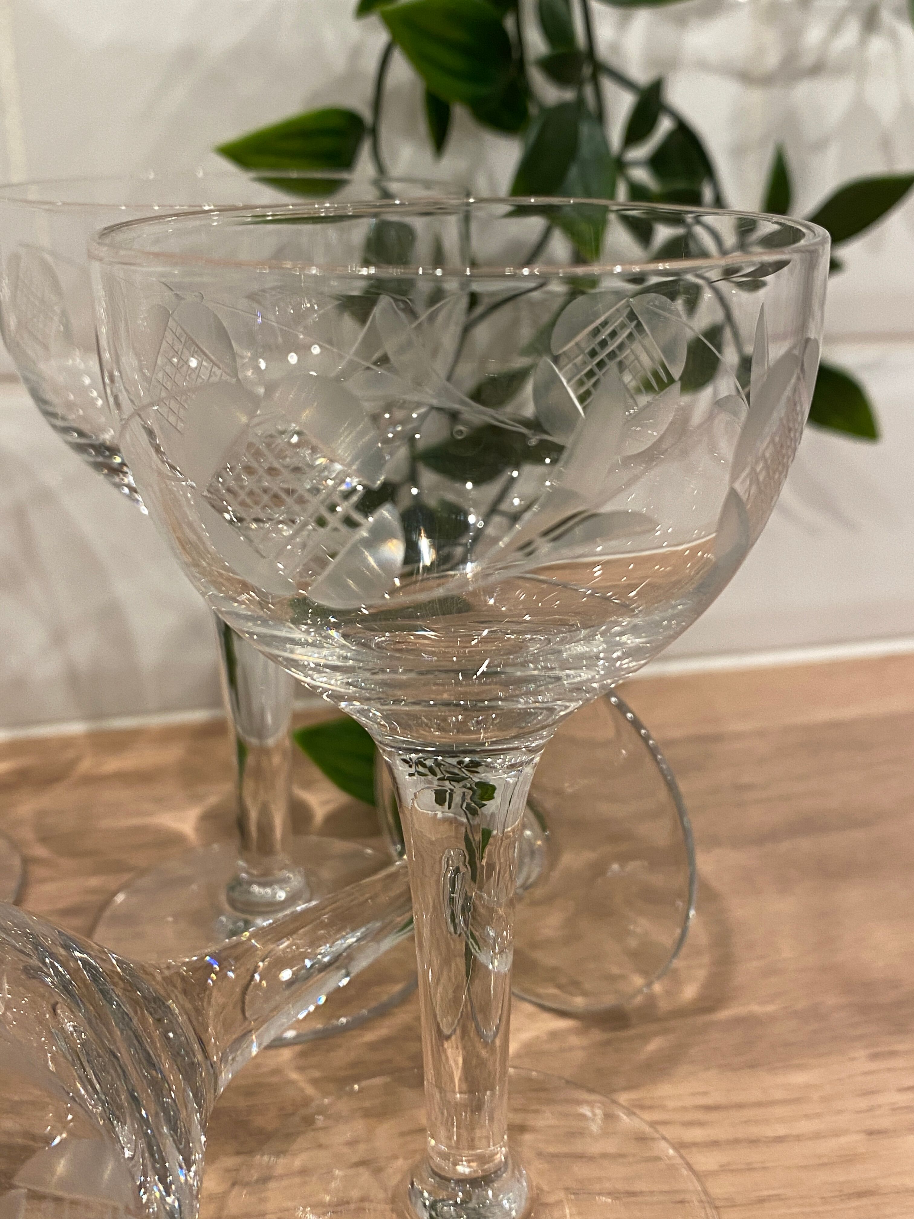 Set of 5 engraved glasses
