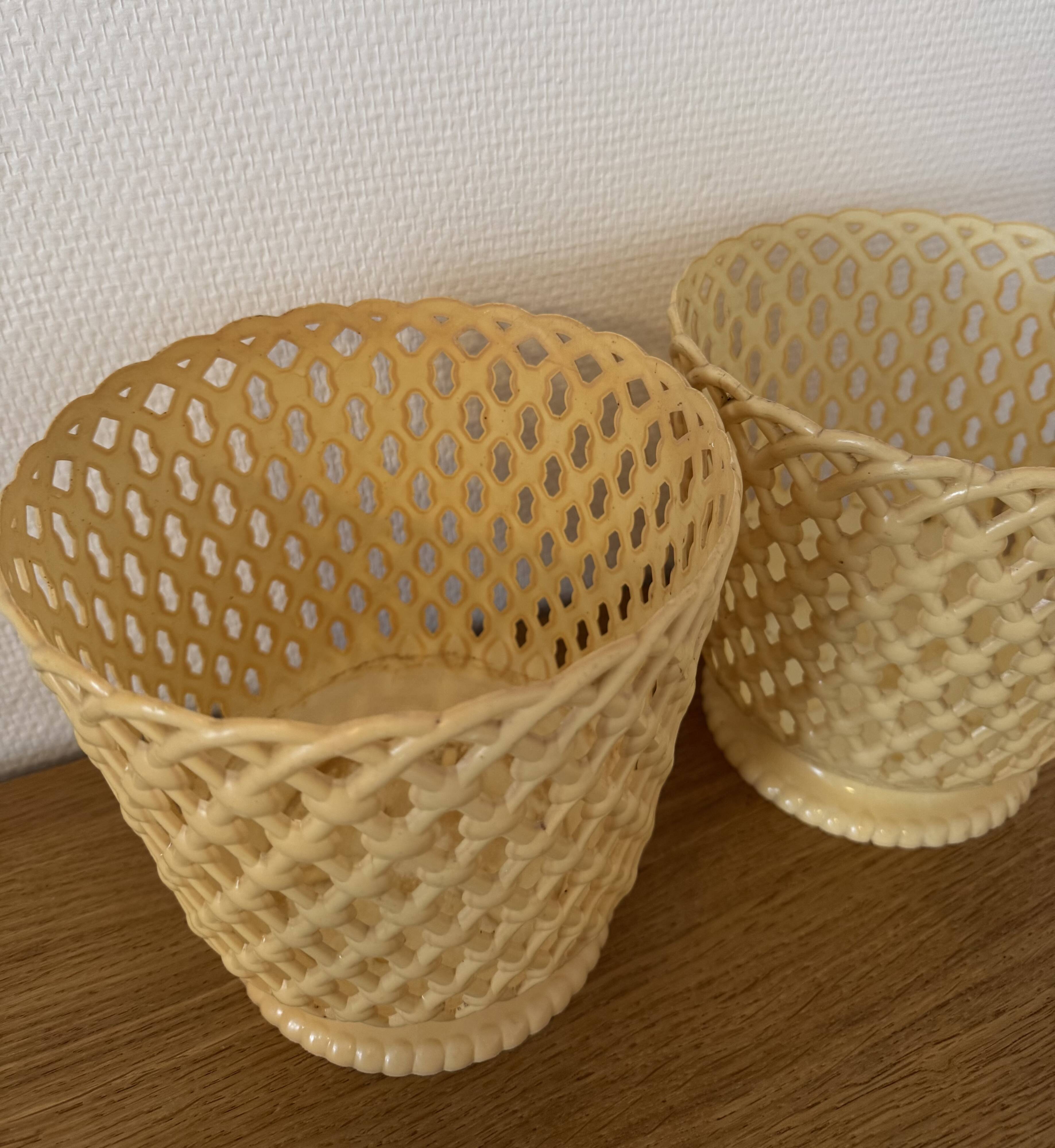Pair of SYLA 70s pastel yellow flower pots 18cm