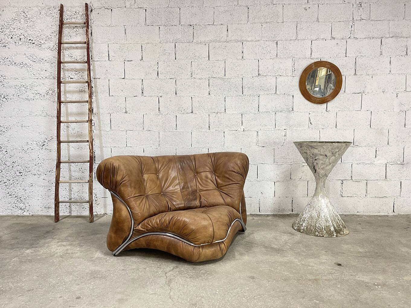 Fauteuil d'angle vintage en cuir, design italien des années 1970