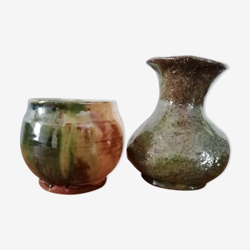 2 small pottery vases