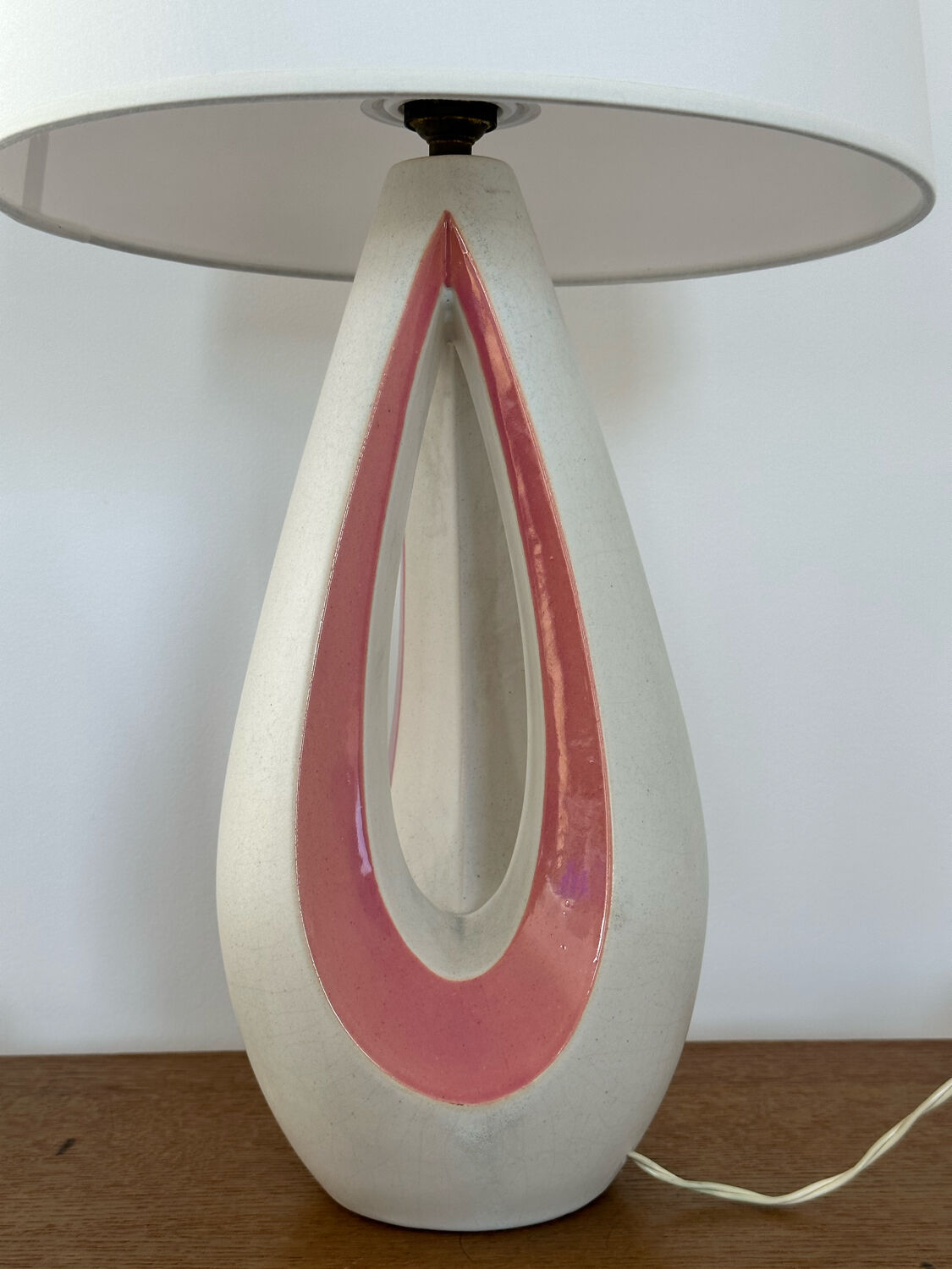 Organic design lamp in white and pink ceramic circa 1950