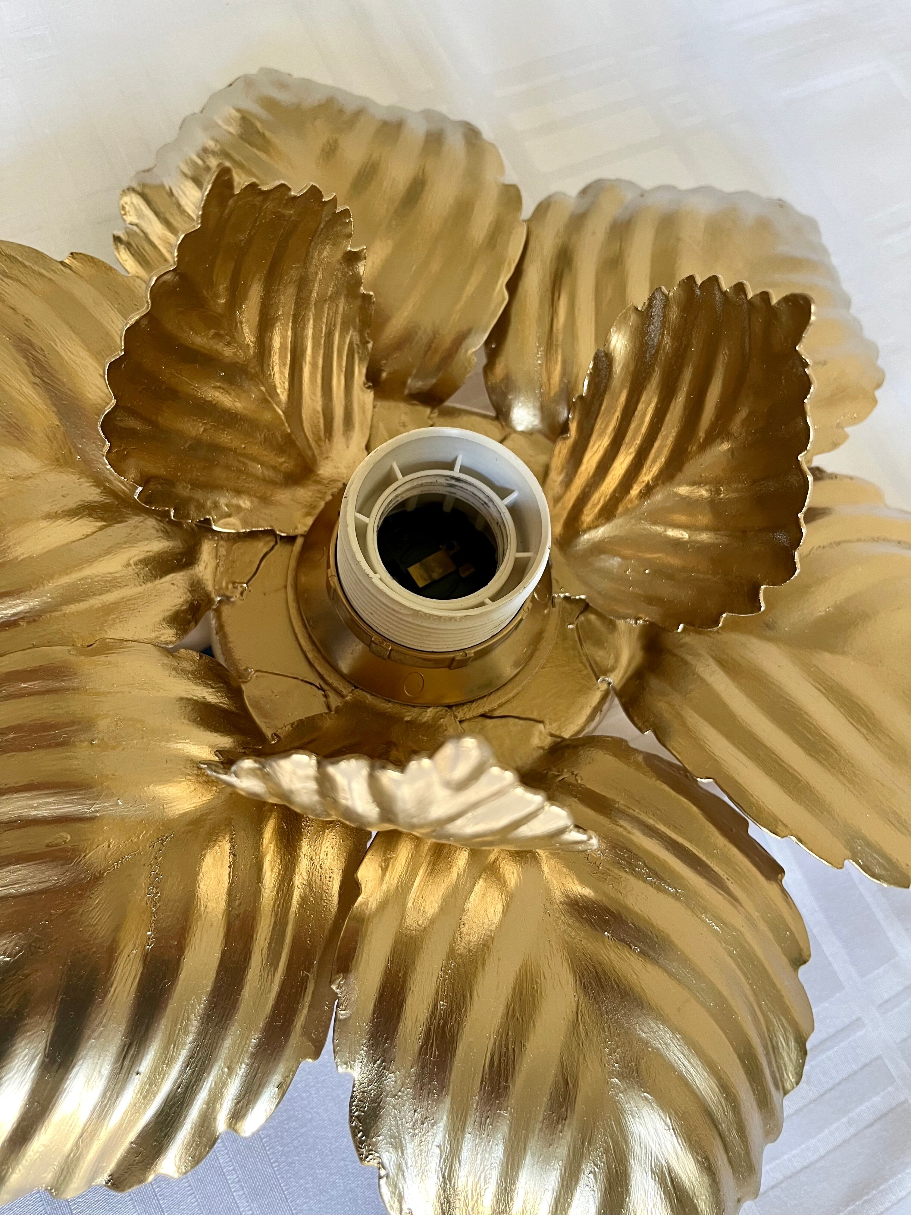Golden flower wall lamp