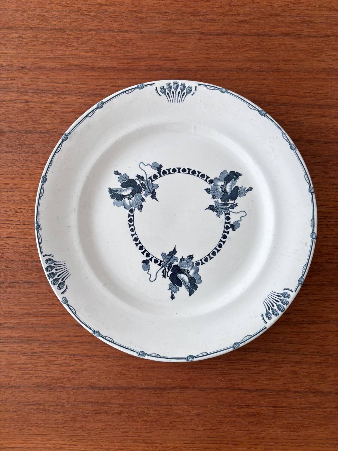 Set of 2 Regina pattern ironstone serving dishes