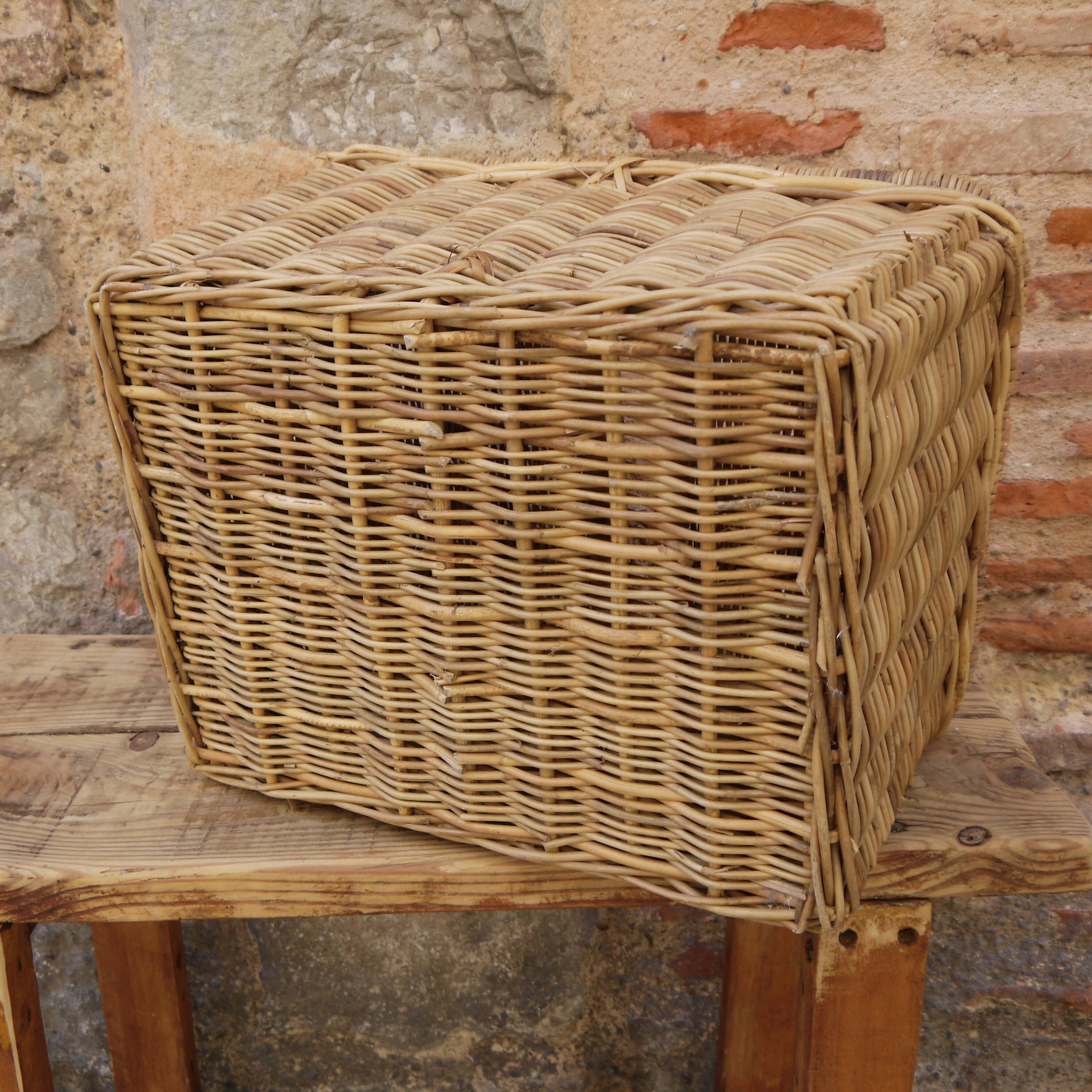 Wicker picnic basket