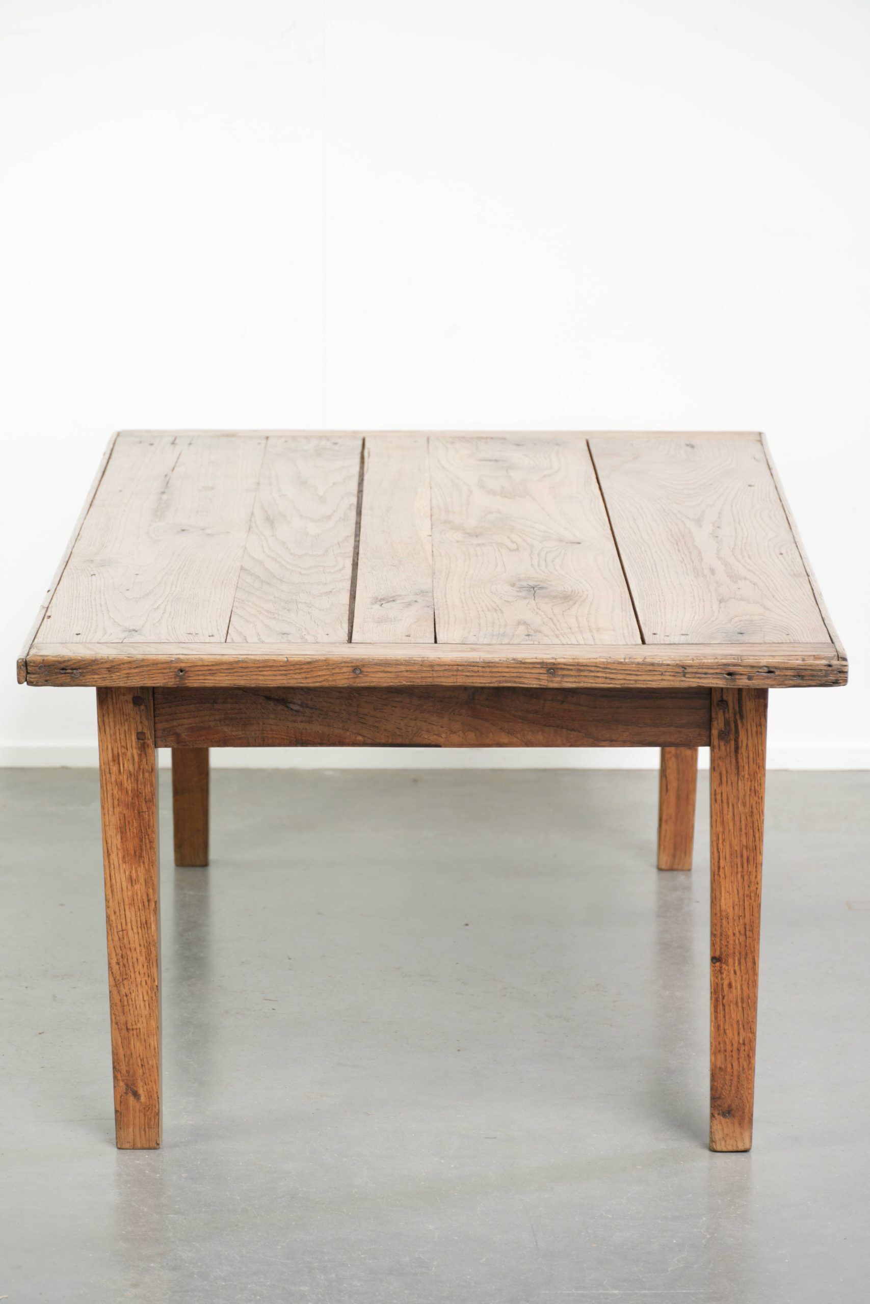 Antique pinewood coffee table with a drawer and a rural appearance