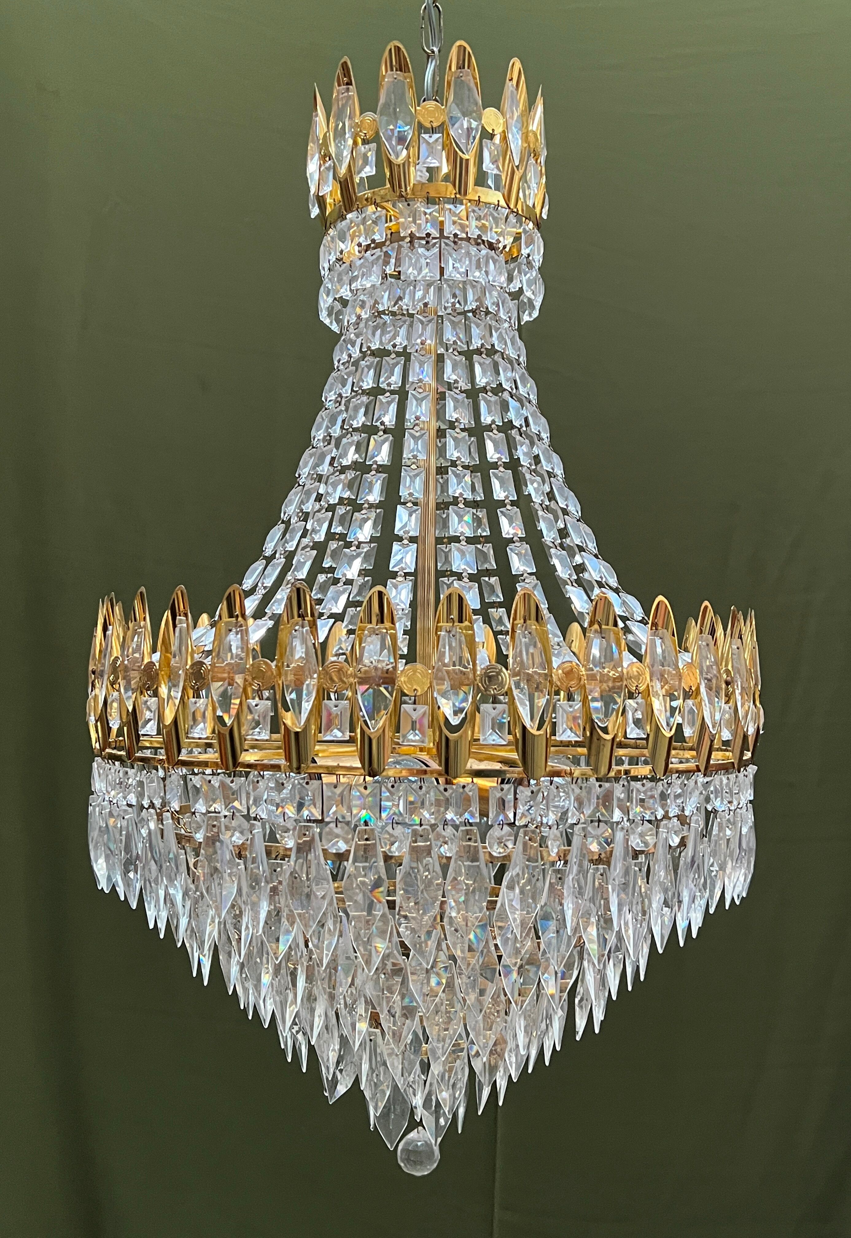 Lot - Pair of Swarovski crystal chandelier Italian design.