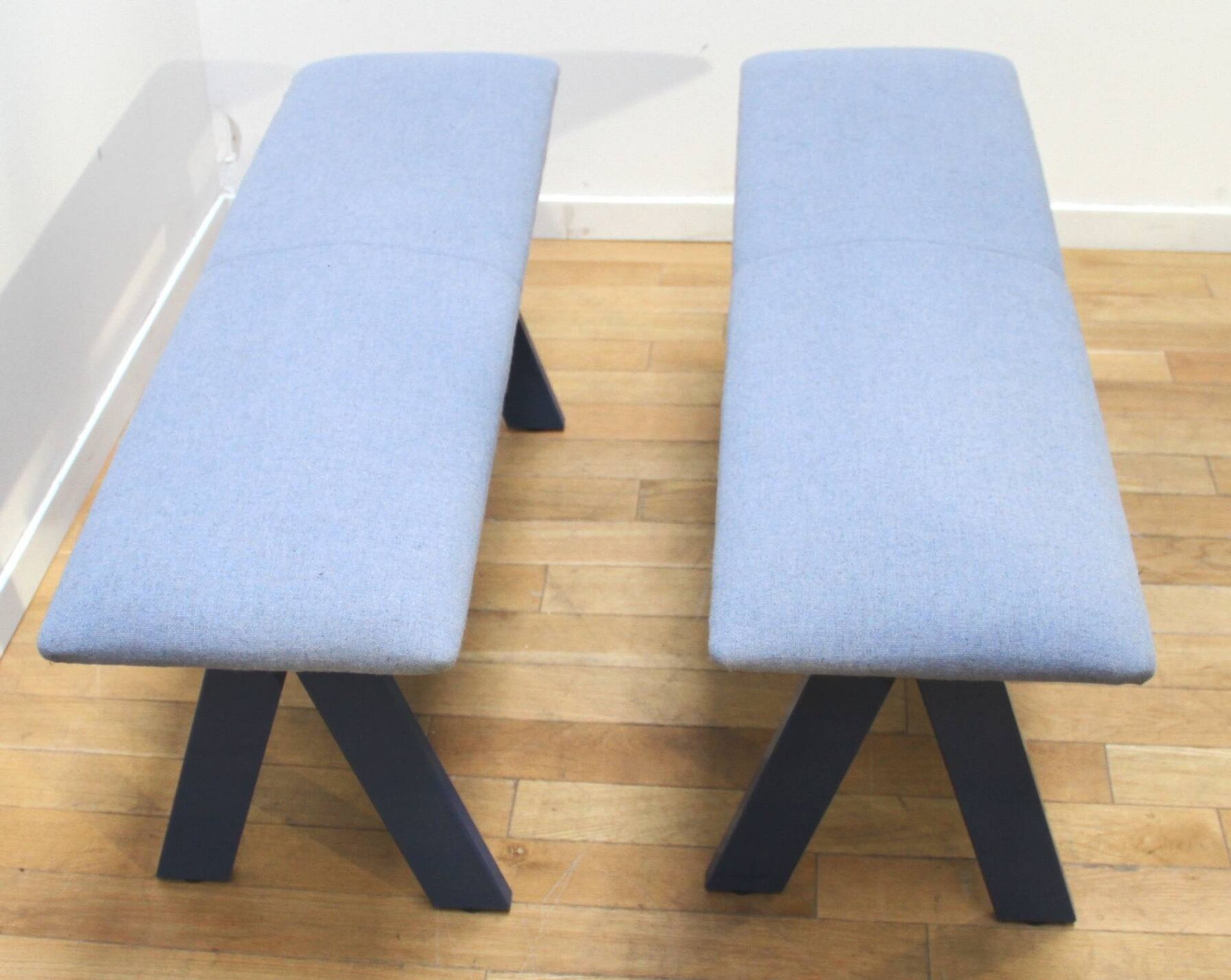 Paire de bancs design Peak Bench, Johanson