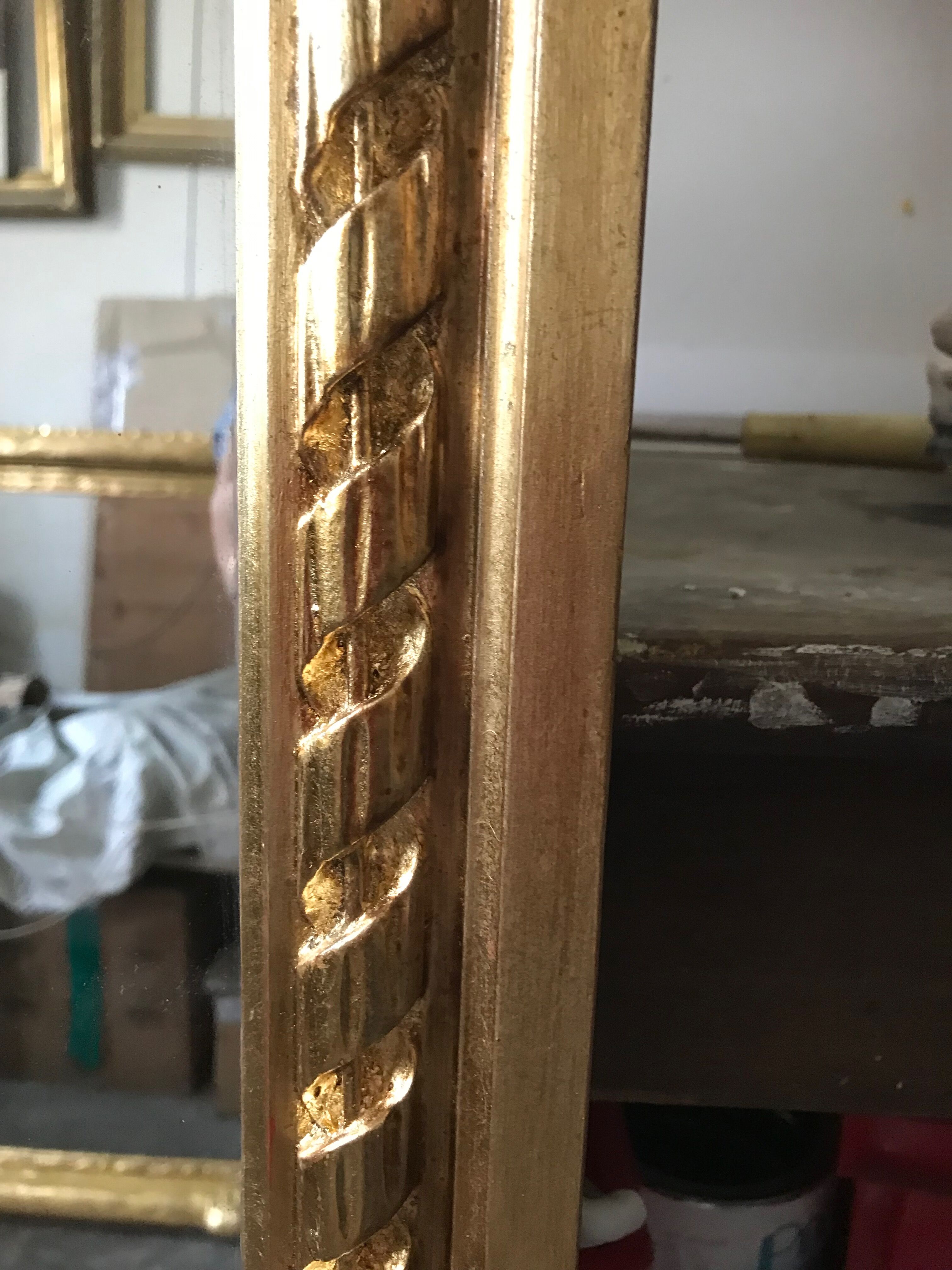 Miroir style Louis XVI doré à la feuille 153 x 99 cm