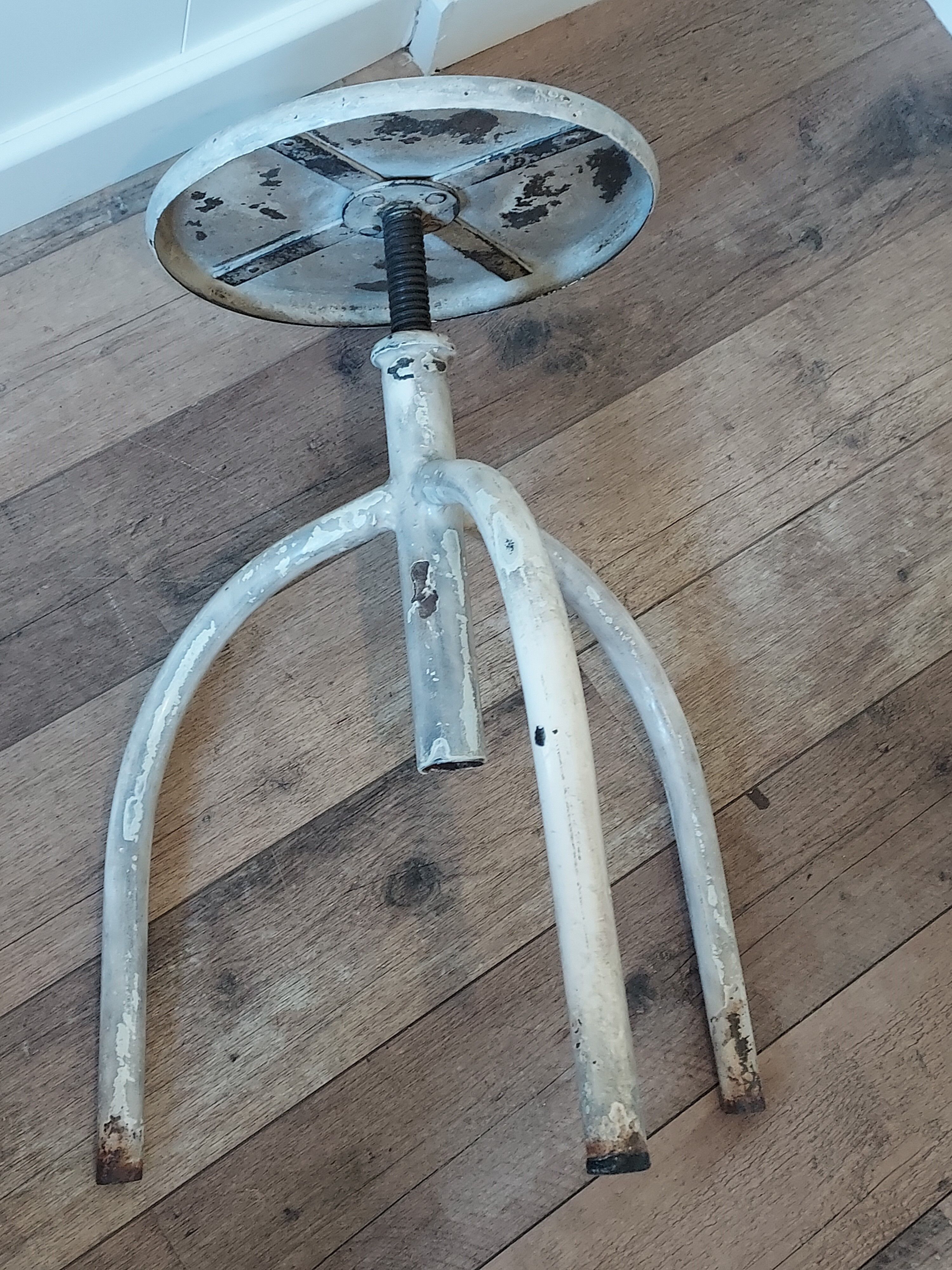 Industrial screw stool