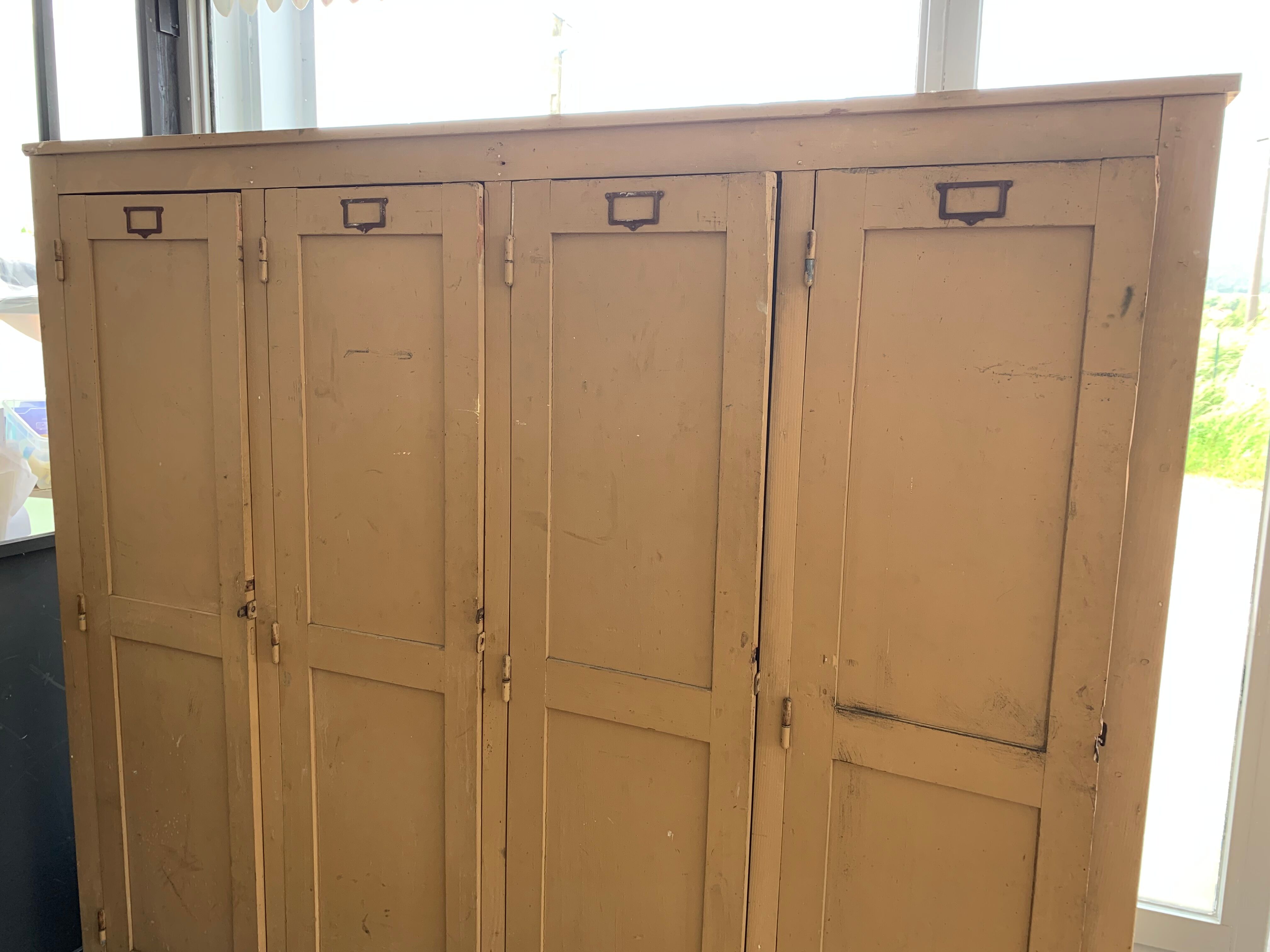 Vestiaire bois ancien
