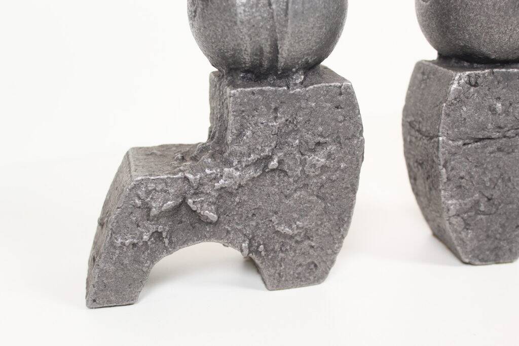 Ensemble de serre-livres en aluminium coulé brutaliste par Willy Ceysens, Belgique, années 1980.