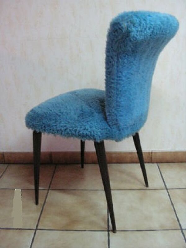 Chaise moumoute et  2 poufs assortis