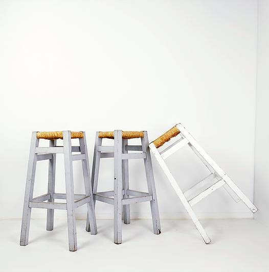 Ensemble de 3 tabourets de bar en jonc avec cadre en bois