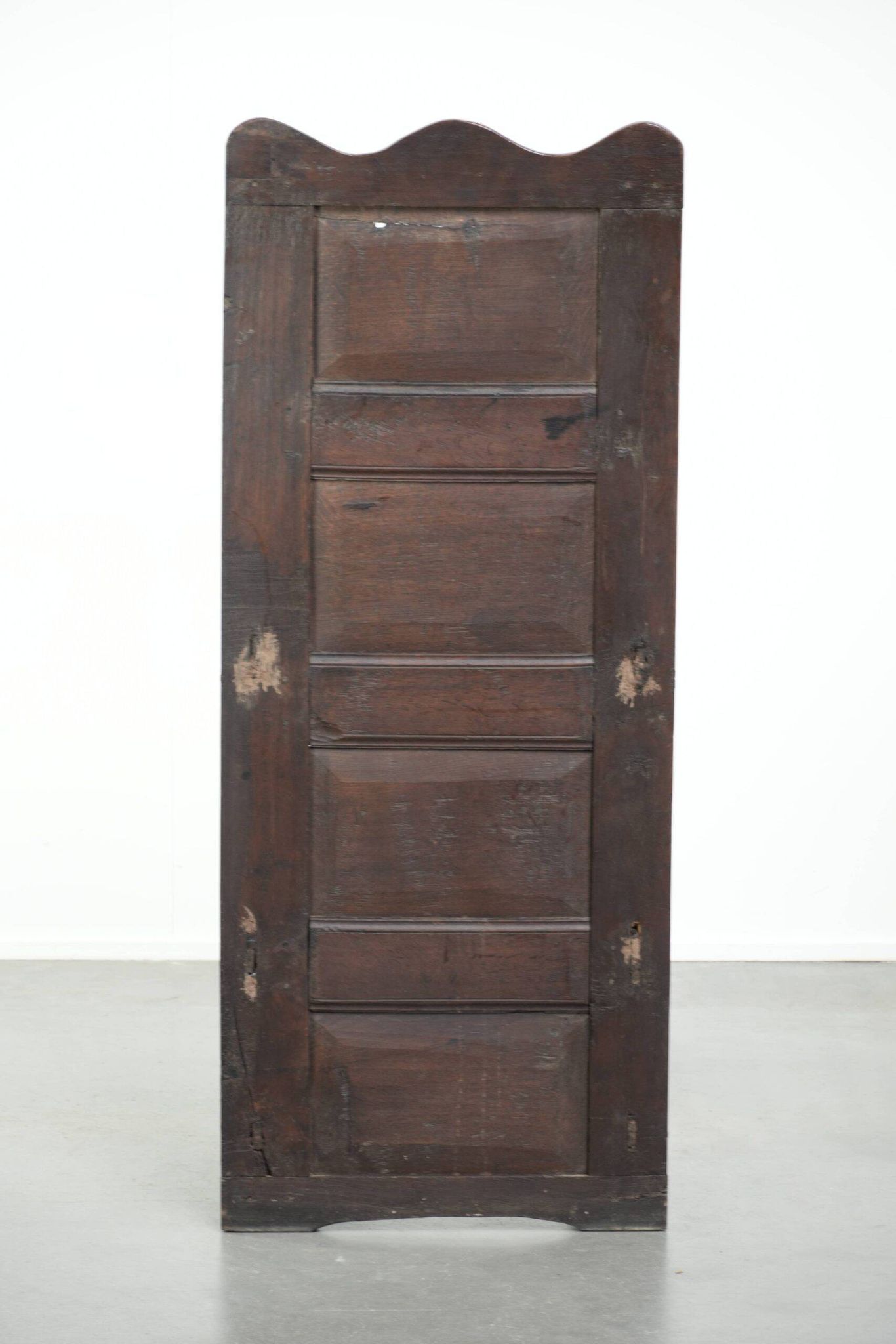 Unique 18th-century English oak wainscot chair with amazing woodcarving