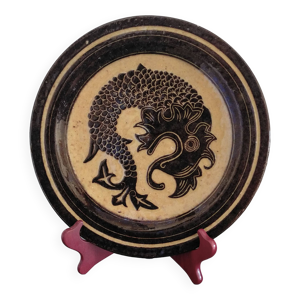 plat vintage en terre