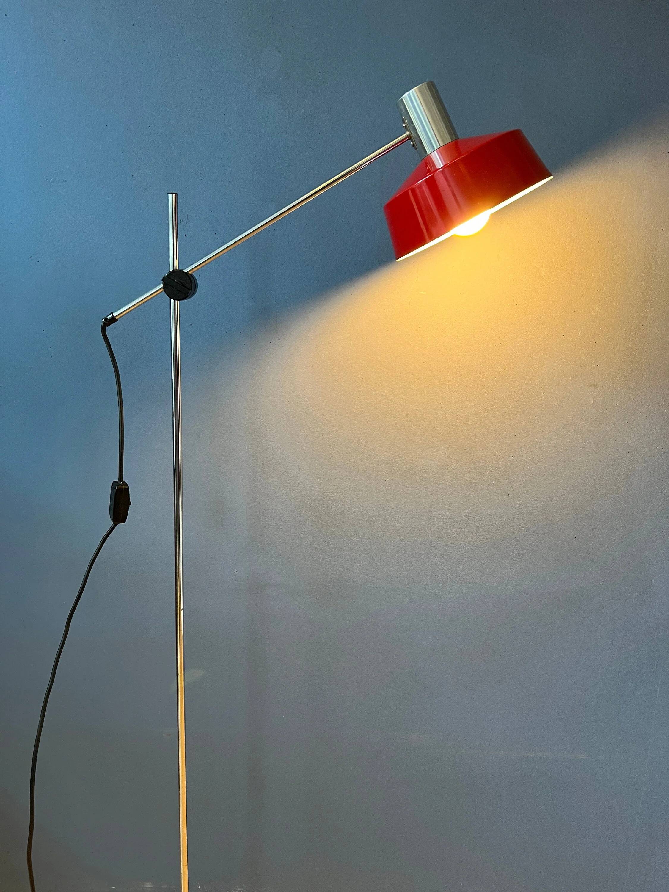 Adjustable red floor lamp in the style of Hoogervorst.
