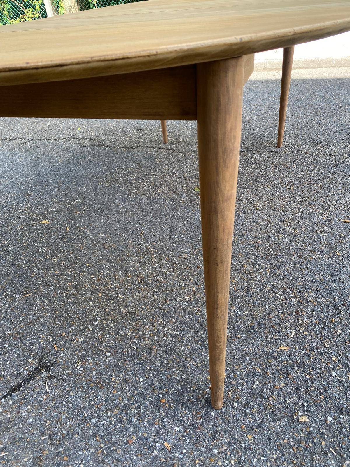Table à manger scandinave ronde extensible décapée en teck brut 1950