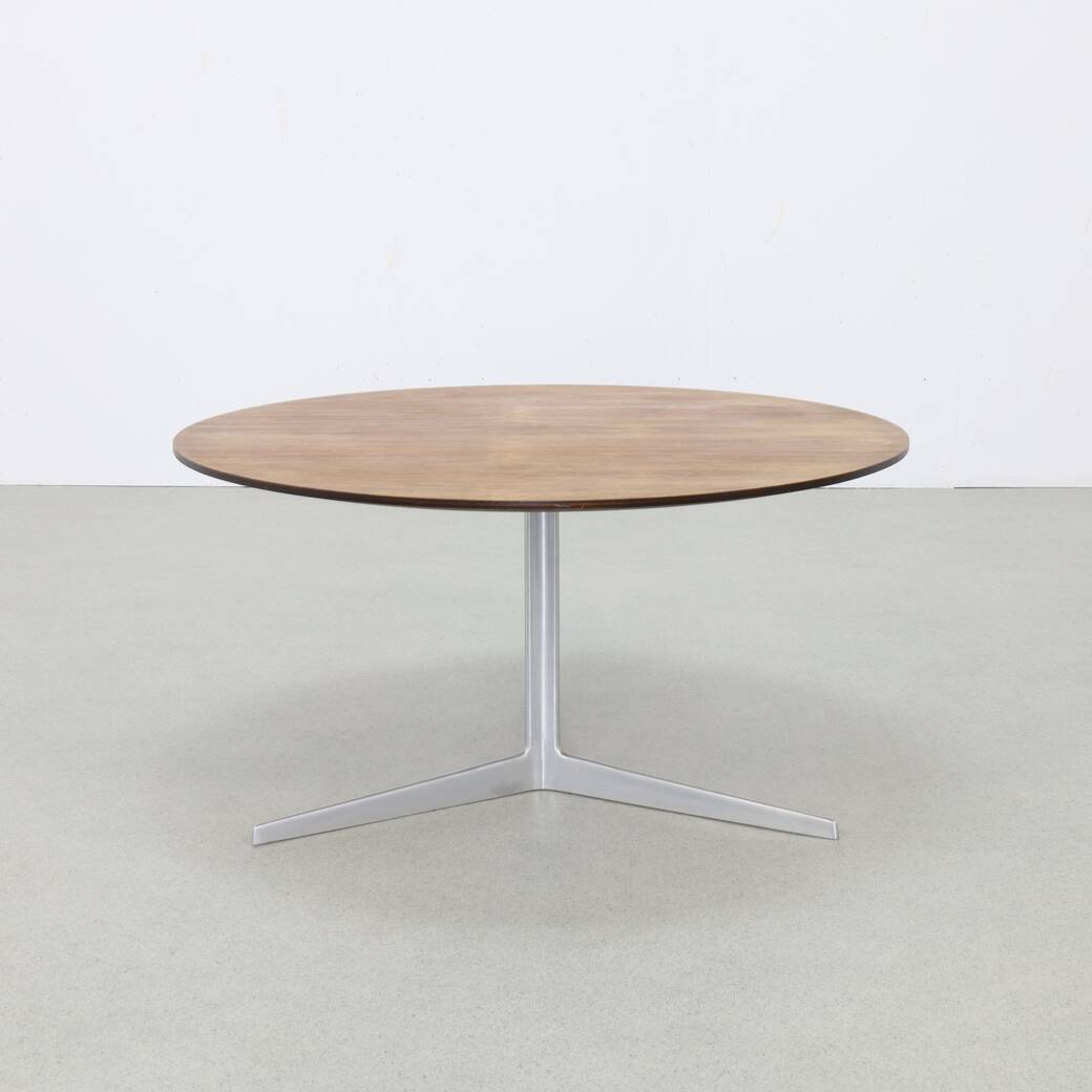 Round Coffee Table by Arne Jacobsen for Fritz Hansen, 1960s