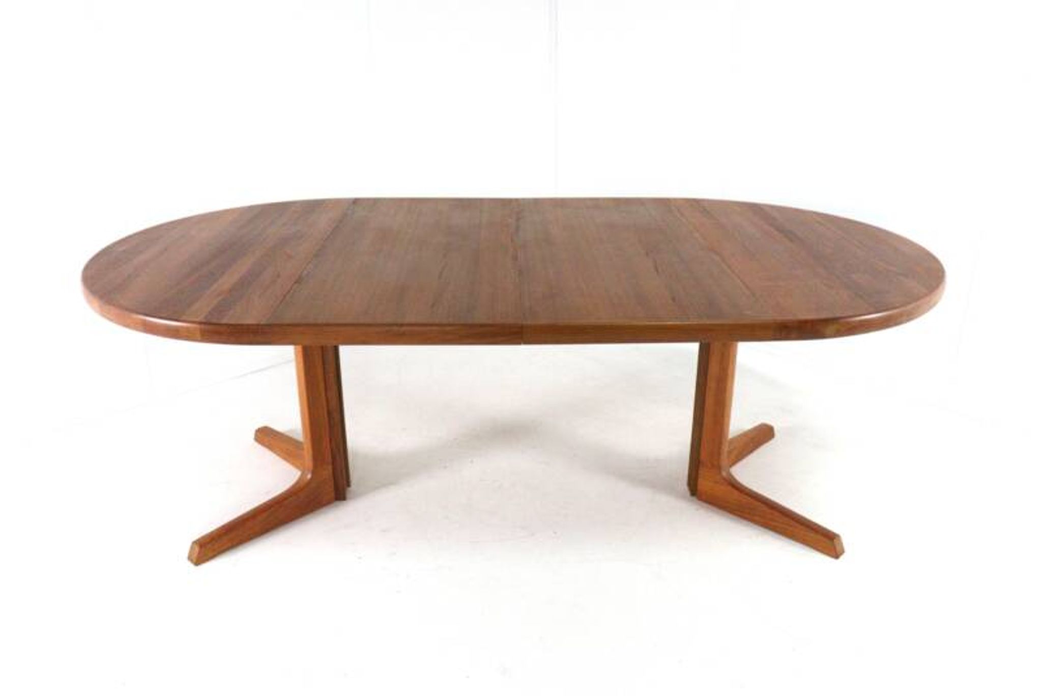 Gudme round extendable dining table 'Nabbe'
