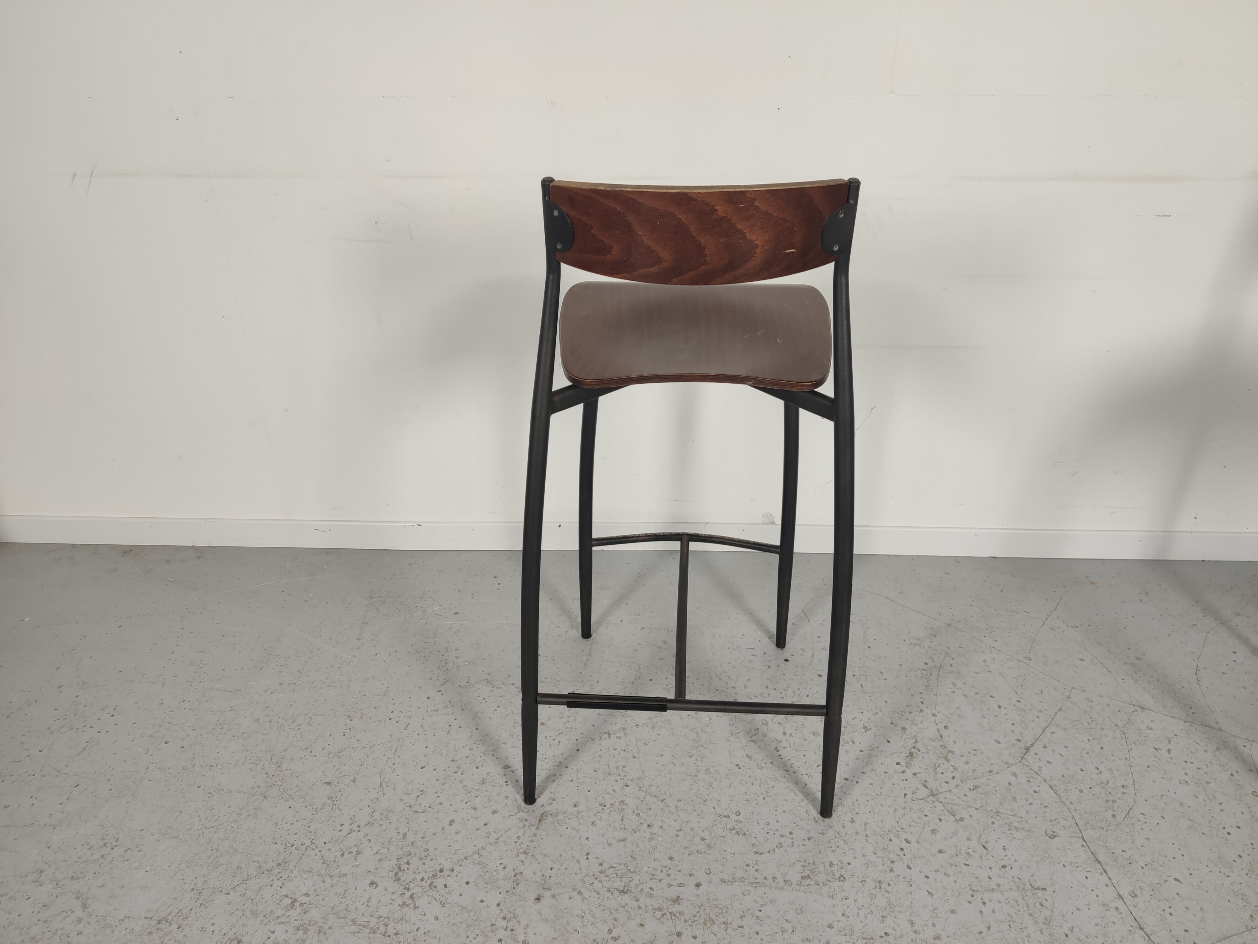 Lot 4 industrial bar stools 70s