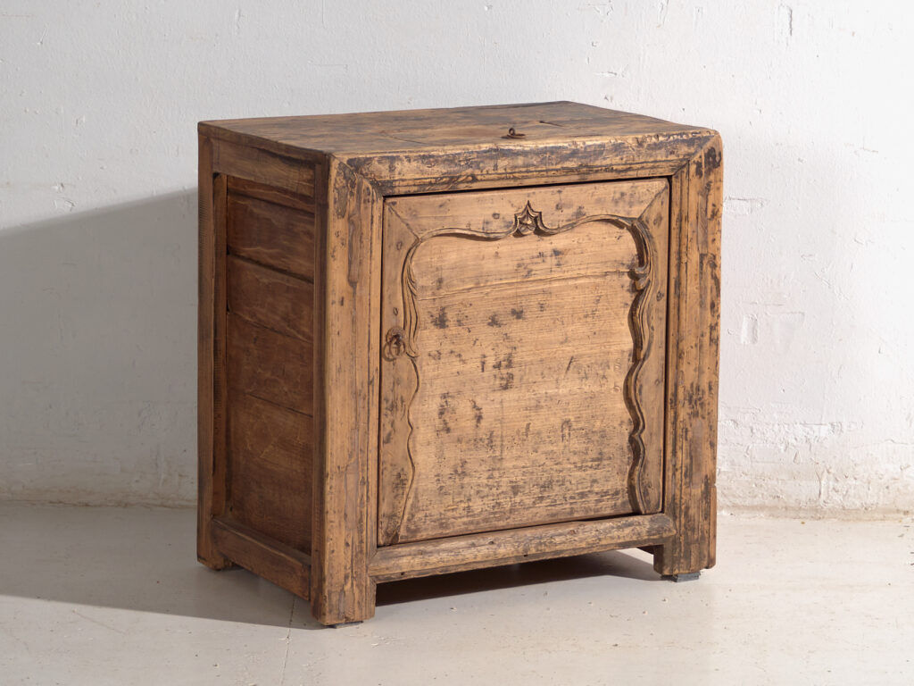 Low Shanxi cabinet in elm with carved door – China, circa 1930