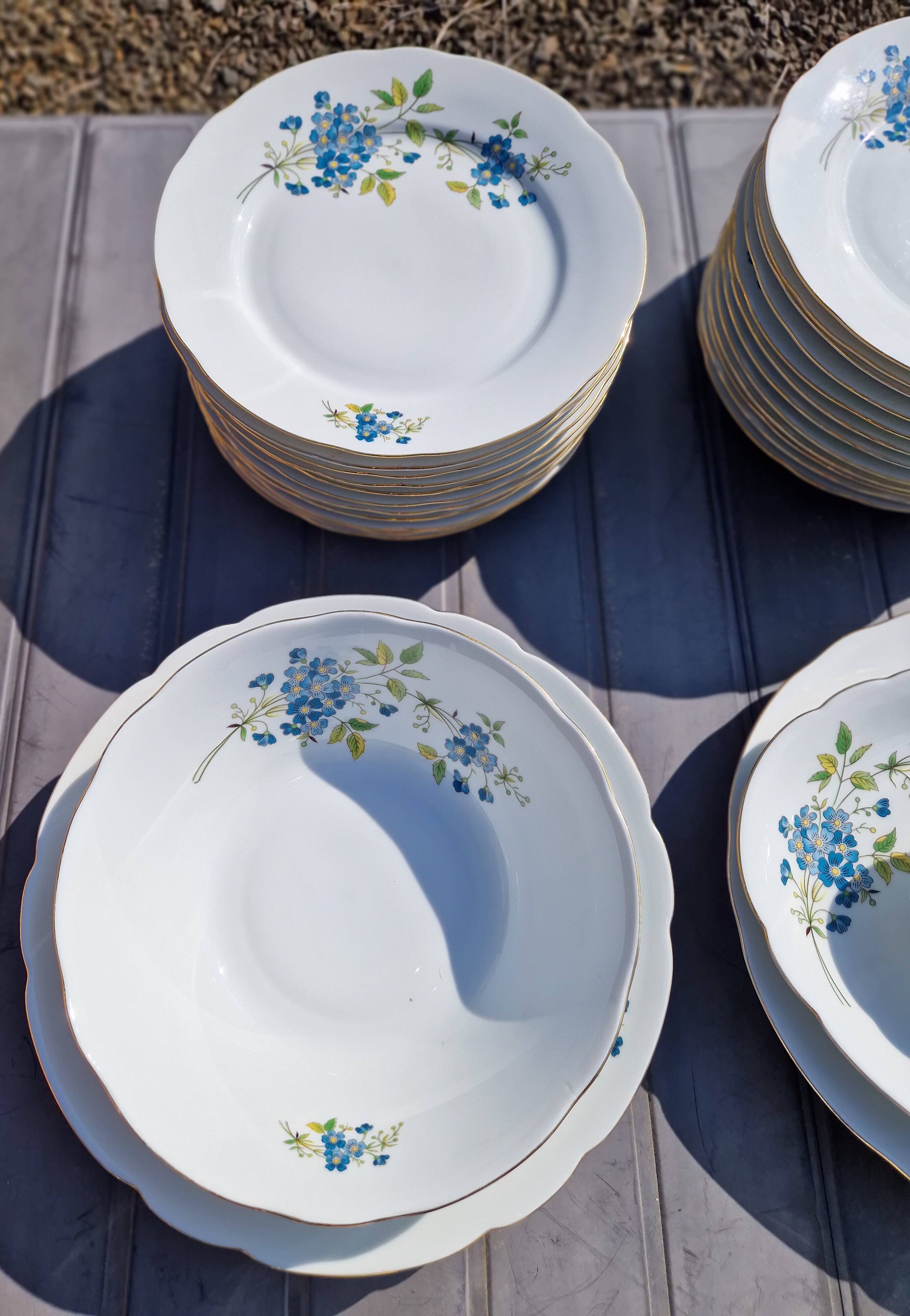 Porcelain tableware service by Bareuther, 75 pieces with a forget-me-not design.