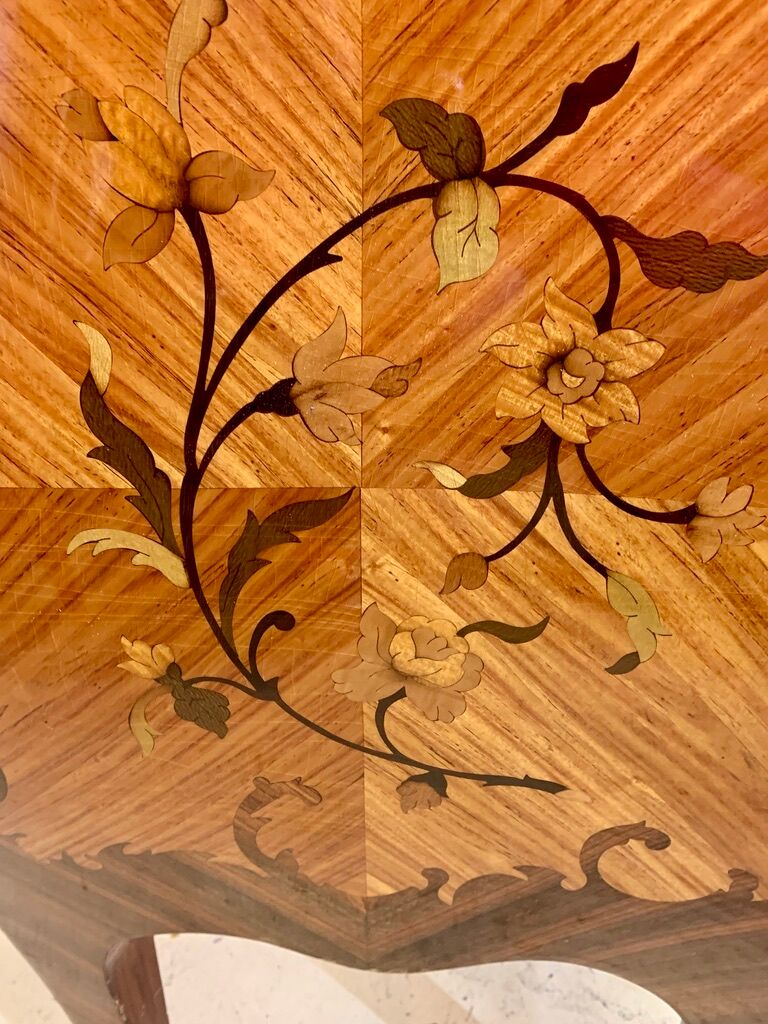 Curved chest of drawers Louis XV style in marquetry