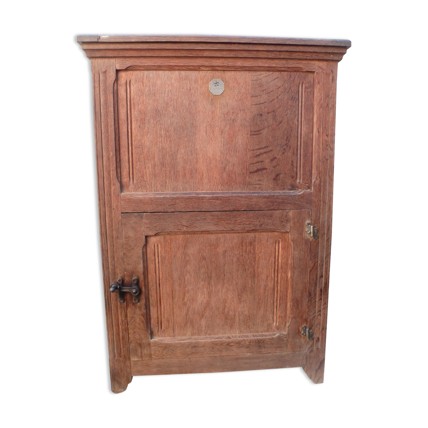 Furnished cooler of profession trade brewery in late XIX century oak bar