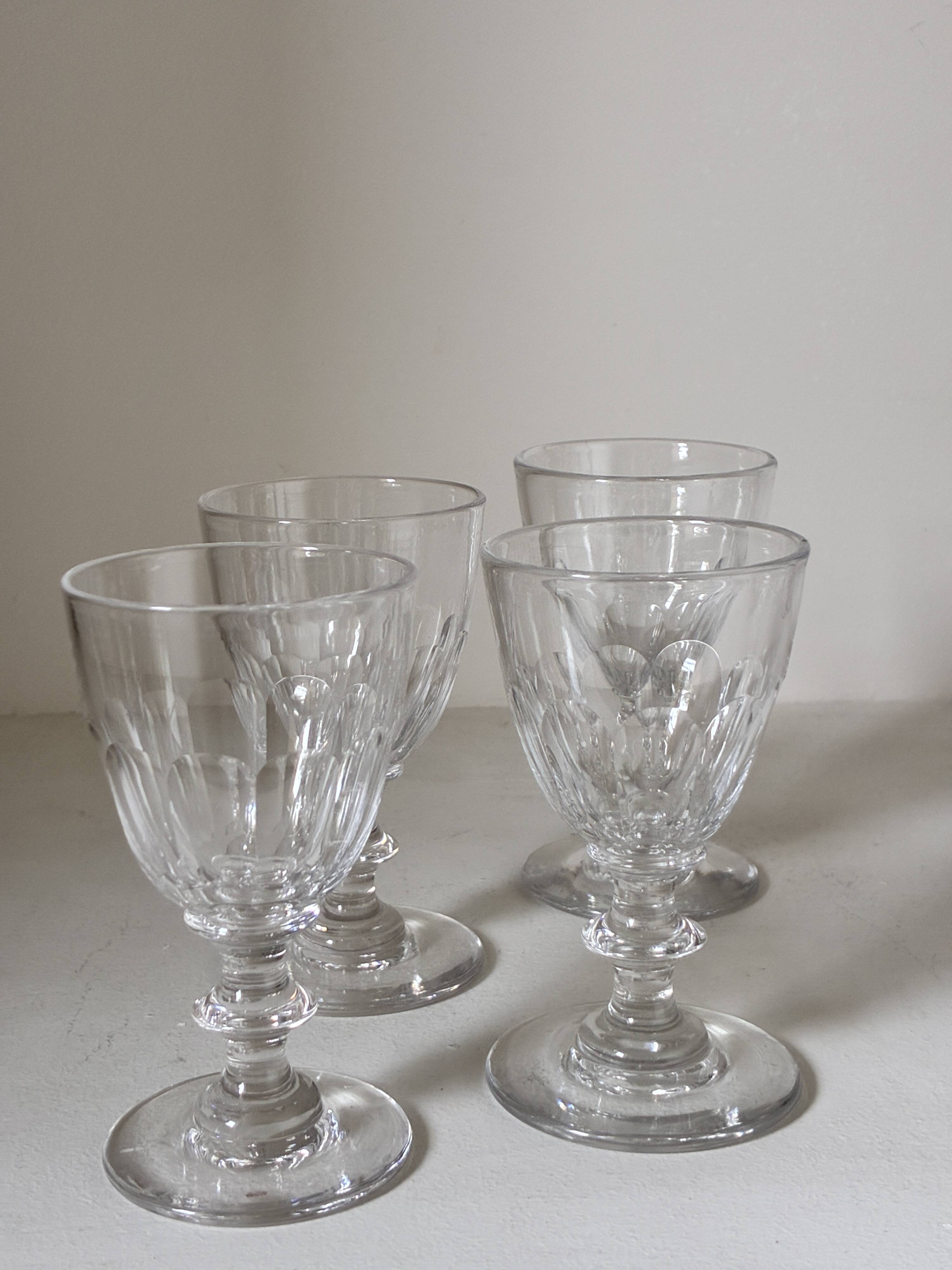 Set of 4 crystal glasses for liqueur.