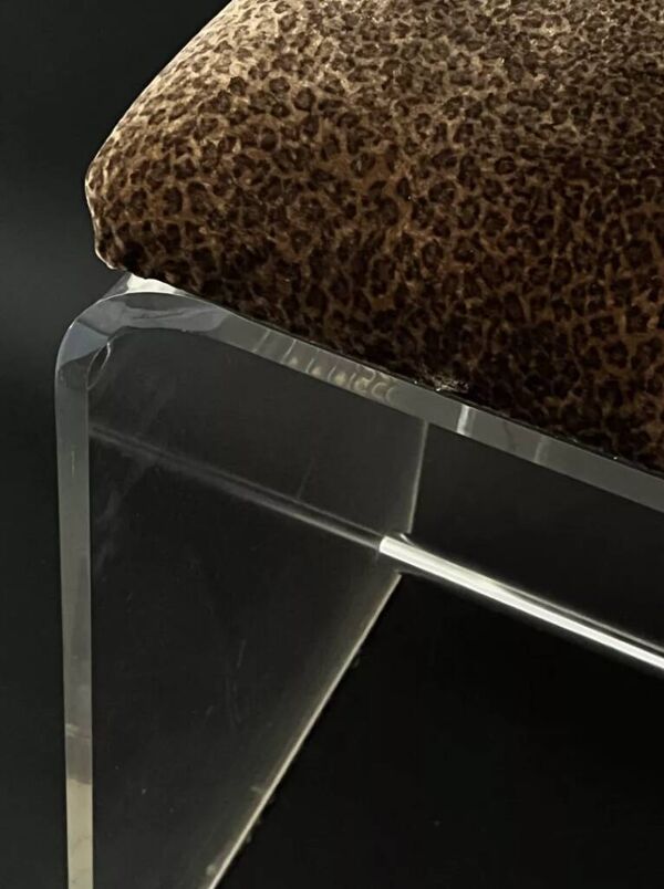 Tabouret de bar design en plexiglas, chrome et velours léopard, 1970
