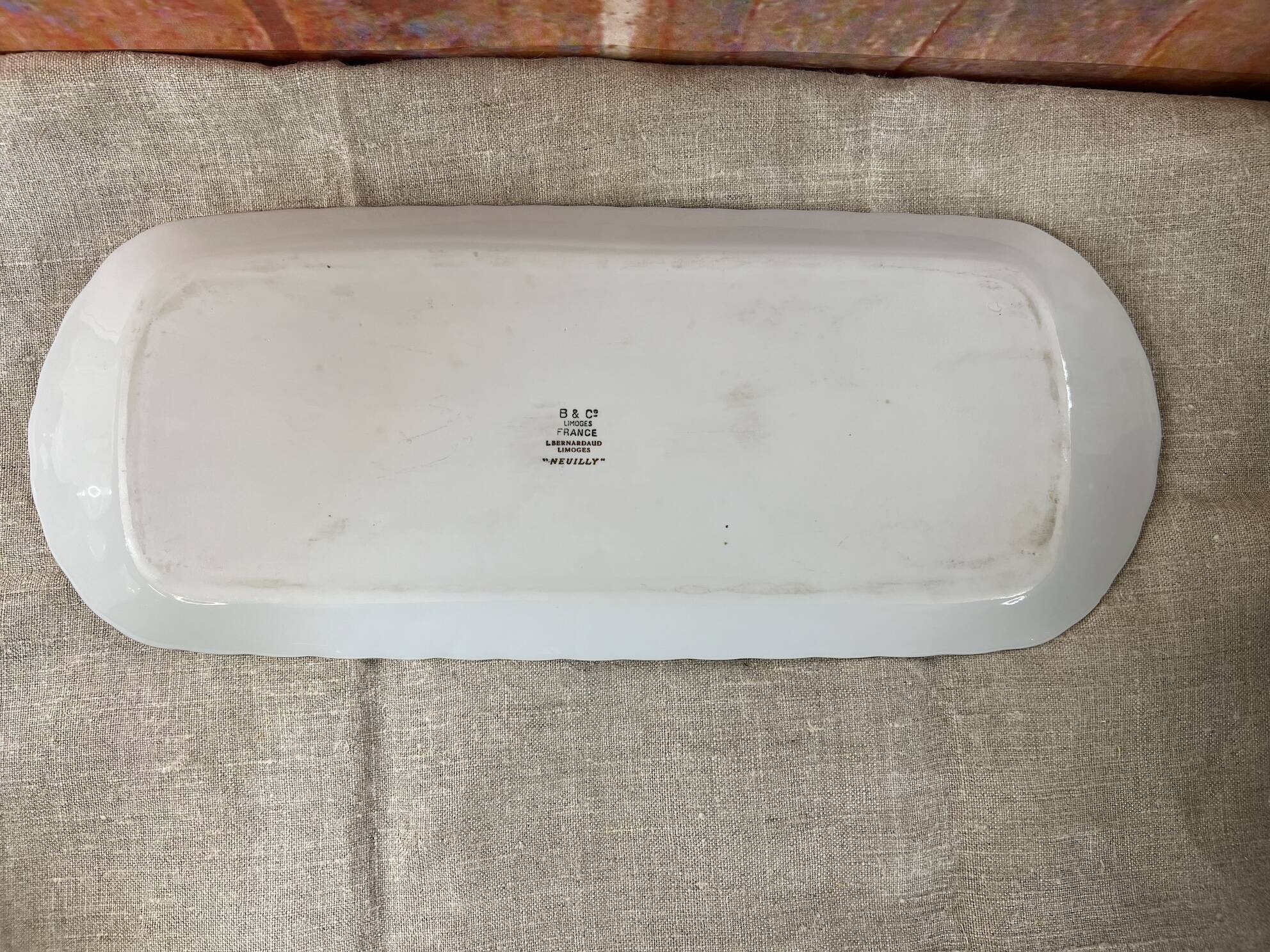Plat à cake Bernardaud Limoges en porcelaine modele Neuilly
