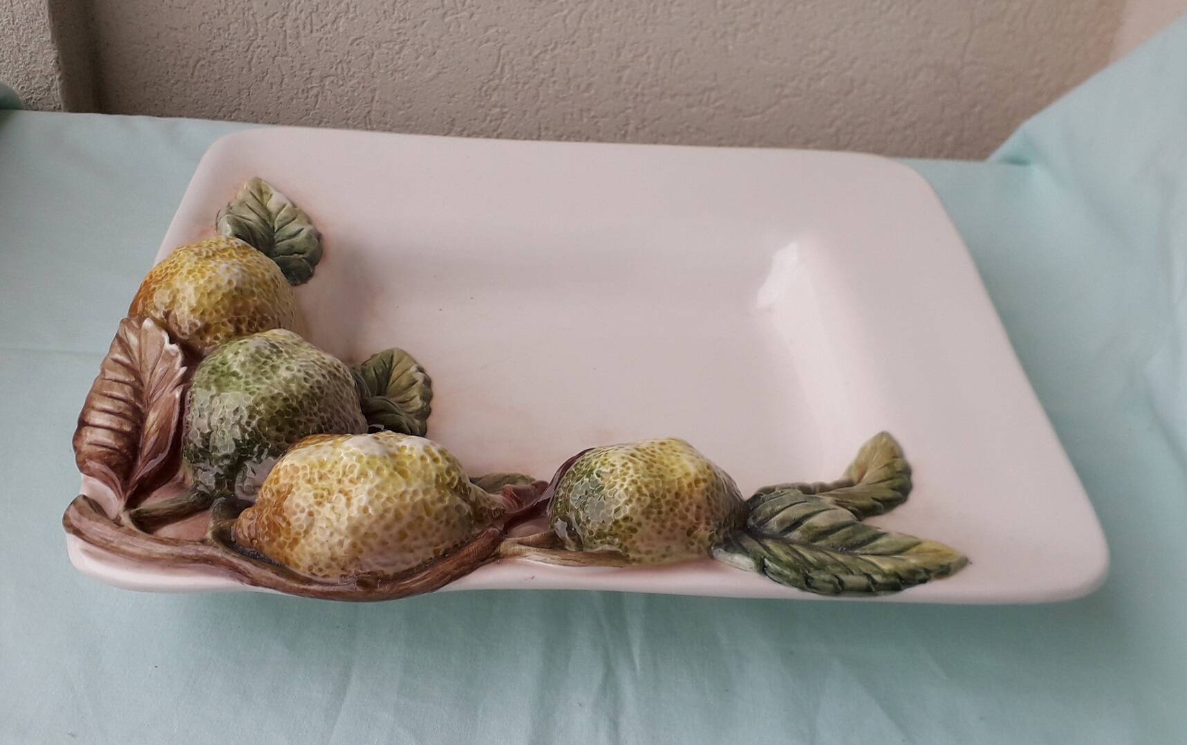 Plat en barbotine citrons