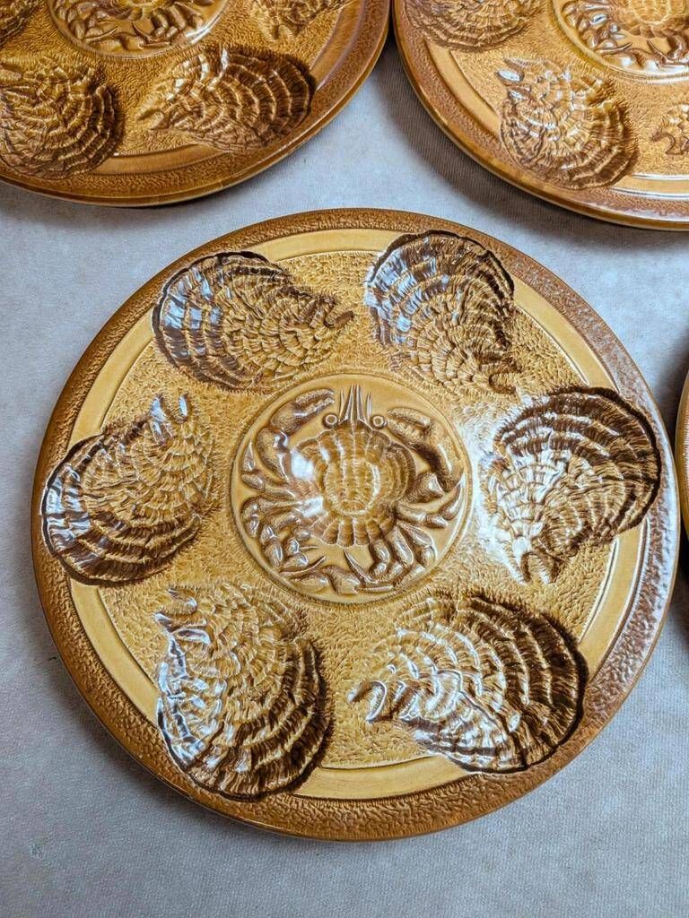 Set of 8 vintage oyster plates in majolica – Ateliers du Revernay