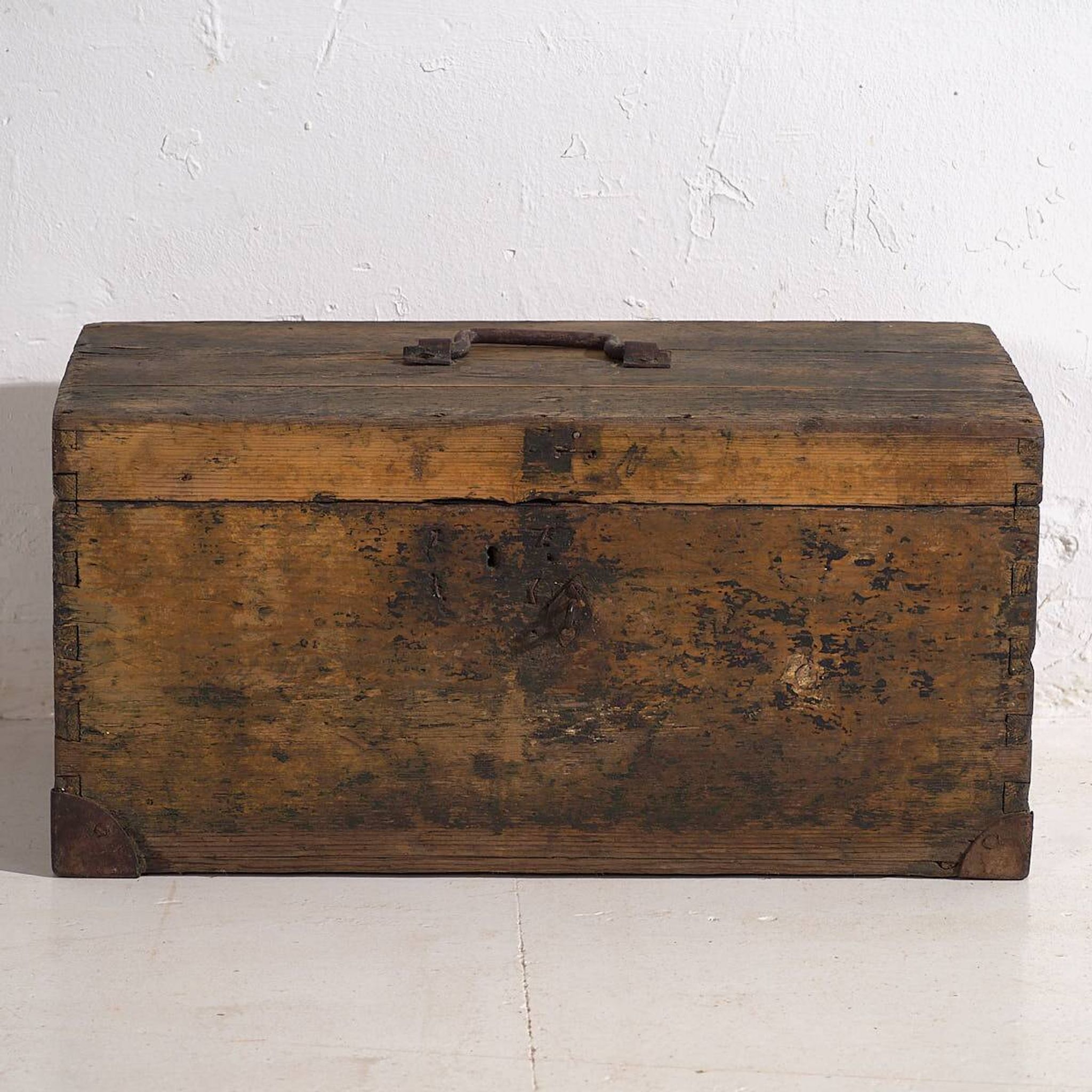Petit coffre ancien à armature métallique (c.1900) #3