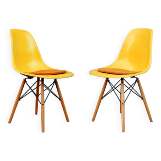 2 Chaises DSW Jaunes par Charles et Ray Eames pour Herman Miller