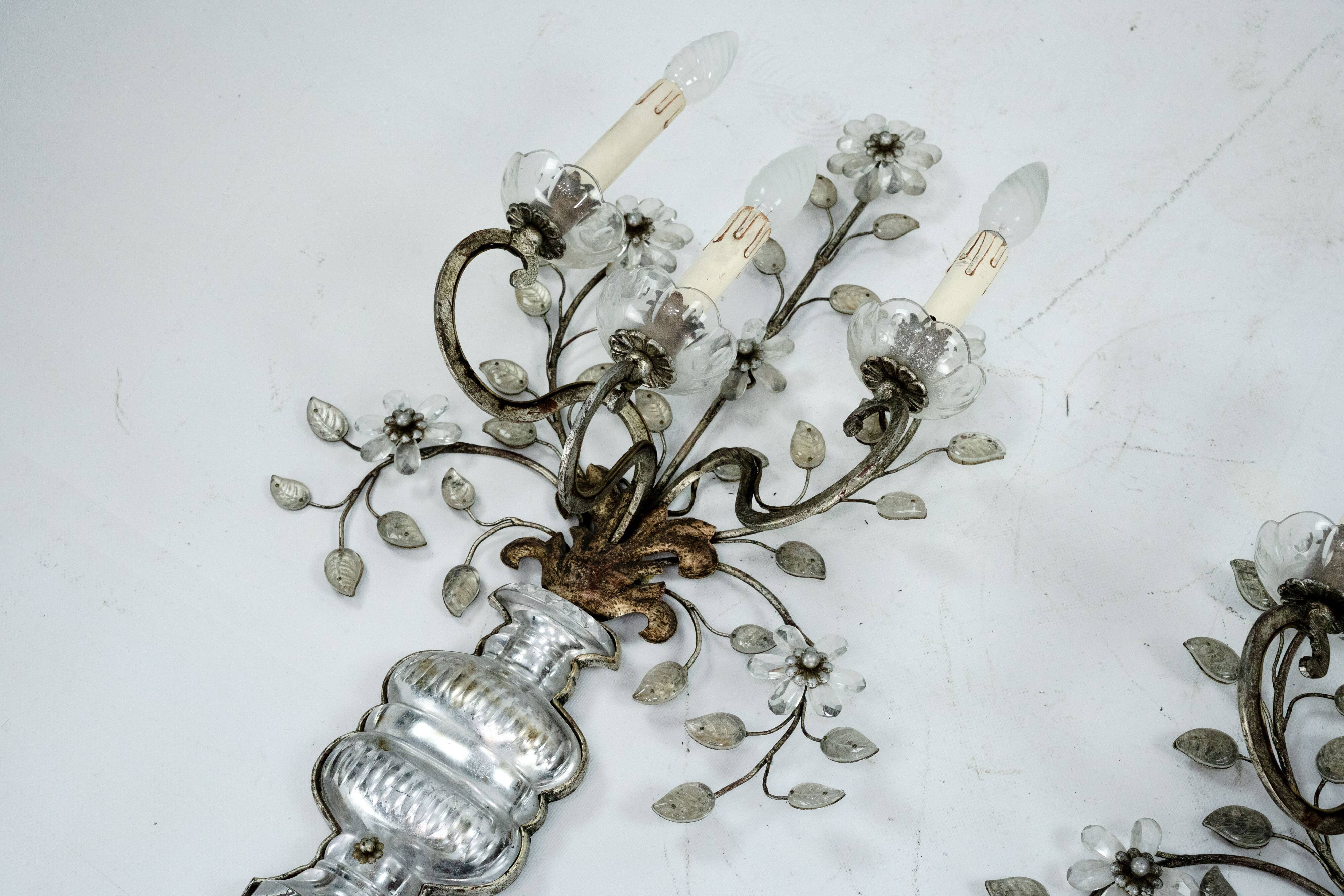 Paire de appliques en cristal et bronze Maison Bagues, années 1960.