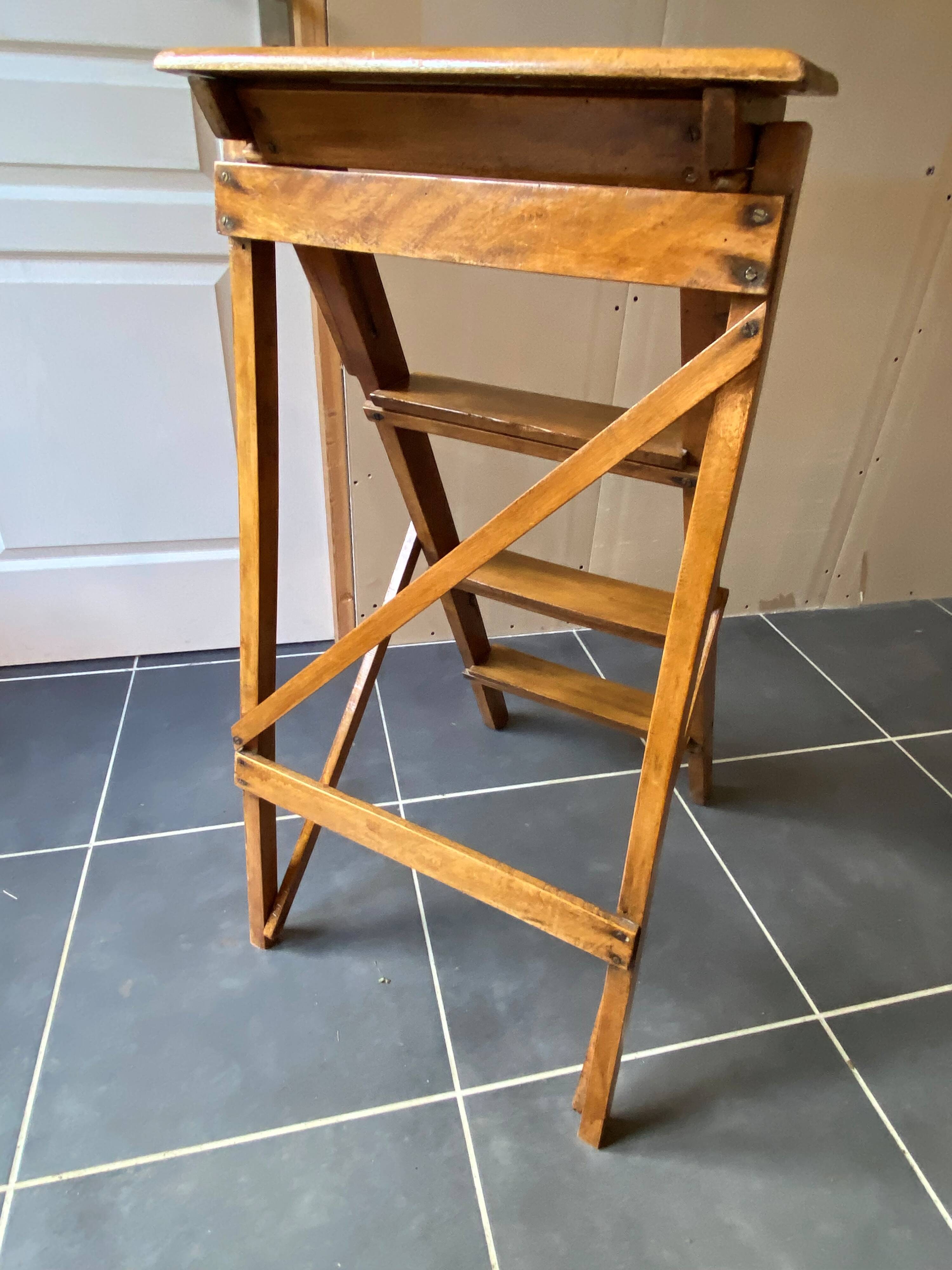 Ancien escabeau pliable peintre d’atelier à 4 marches en bois années 40