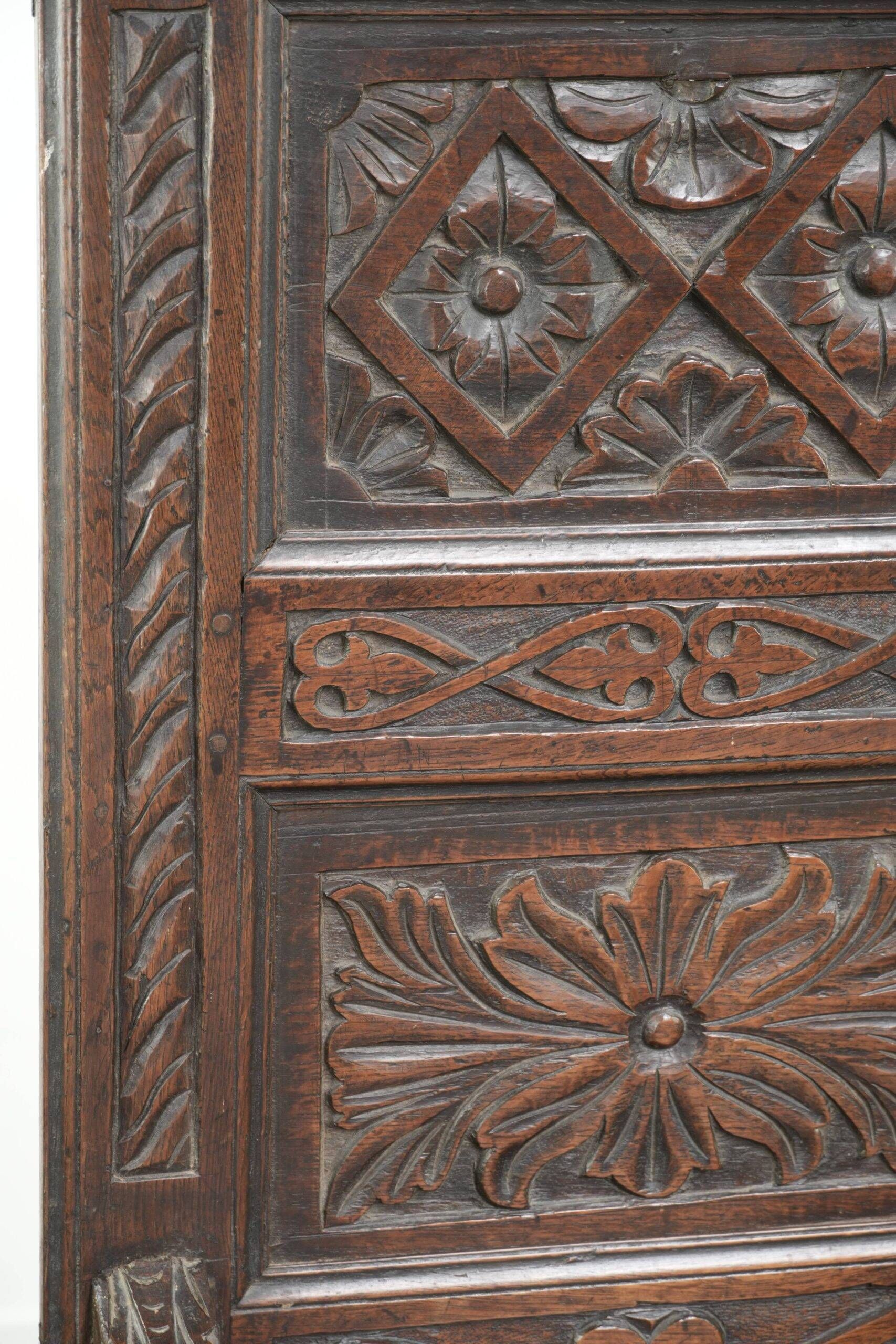 Unique 18th-century English oak wainscot chair with amazing woodcarving