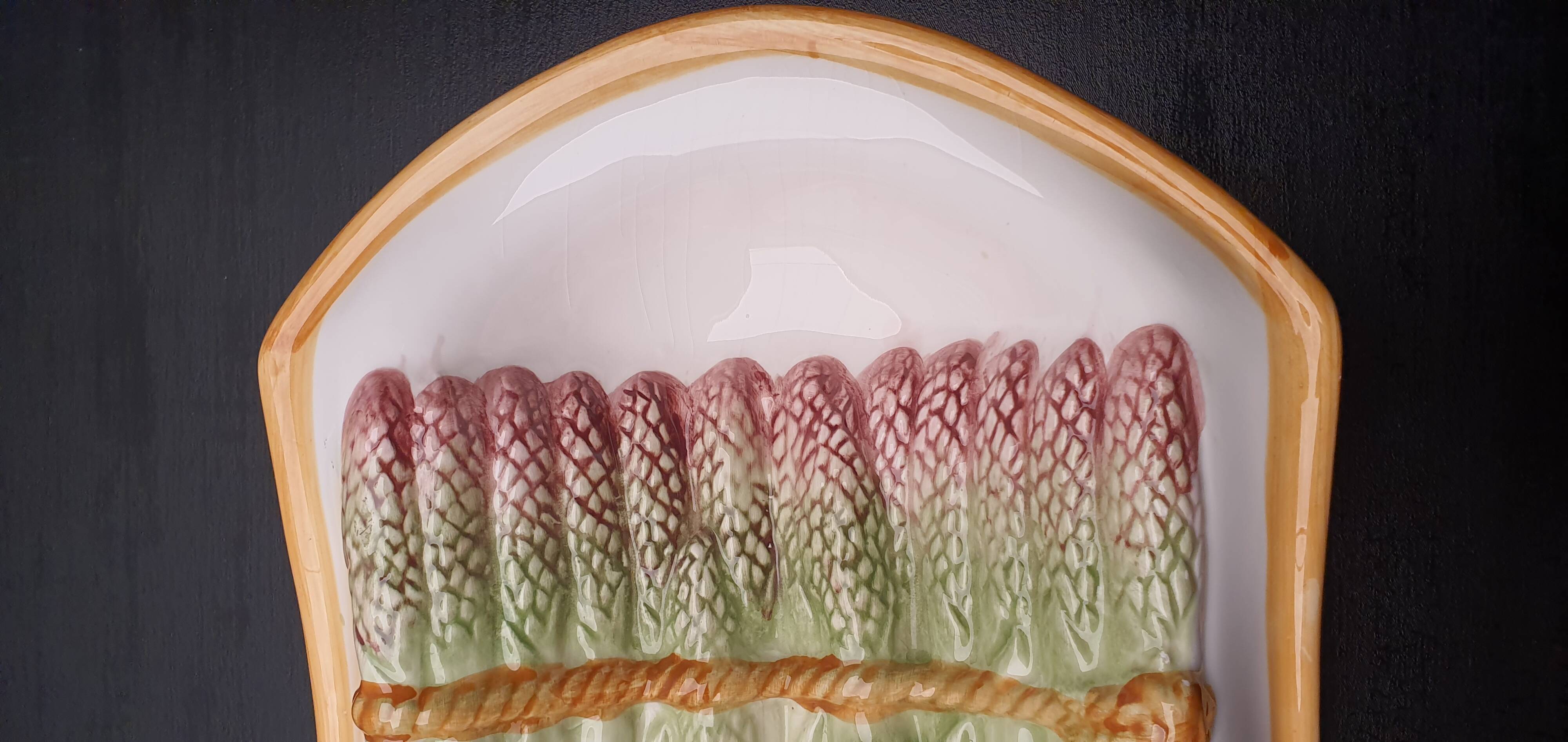 Asparagus dish in earthenware