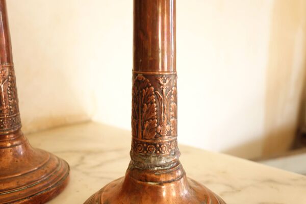 Paire de chandeliers en cuivre ancien