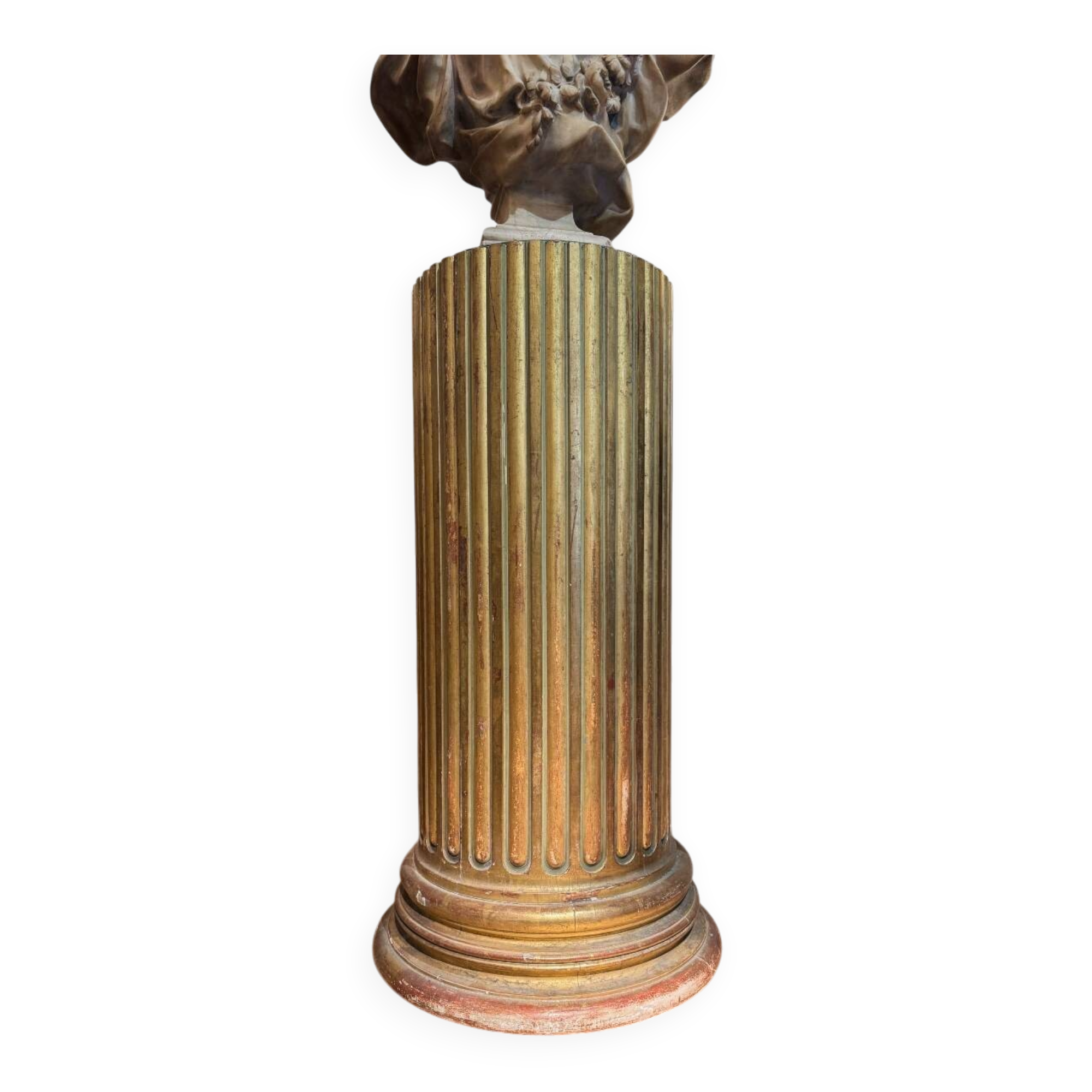 Large fluted golden wood column with a marble top, work from around 1900.