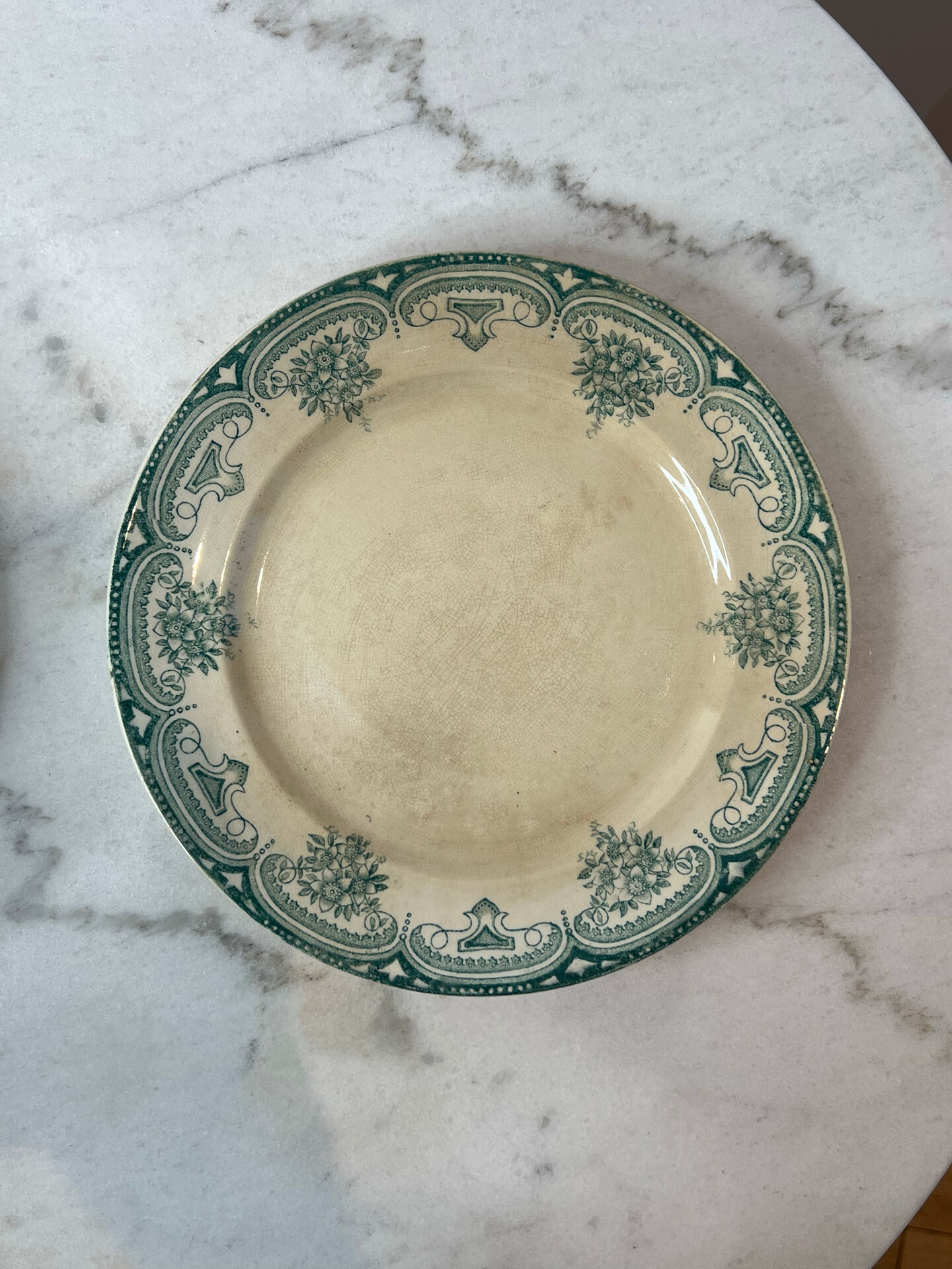 Set of 6 flat plates, ironstone Narcisses Onnaing.