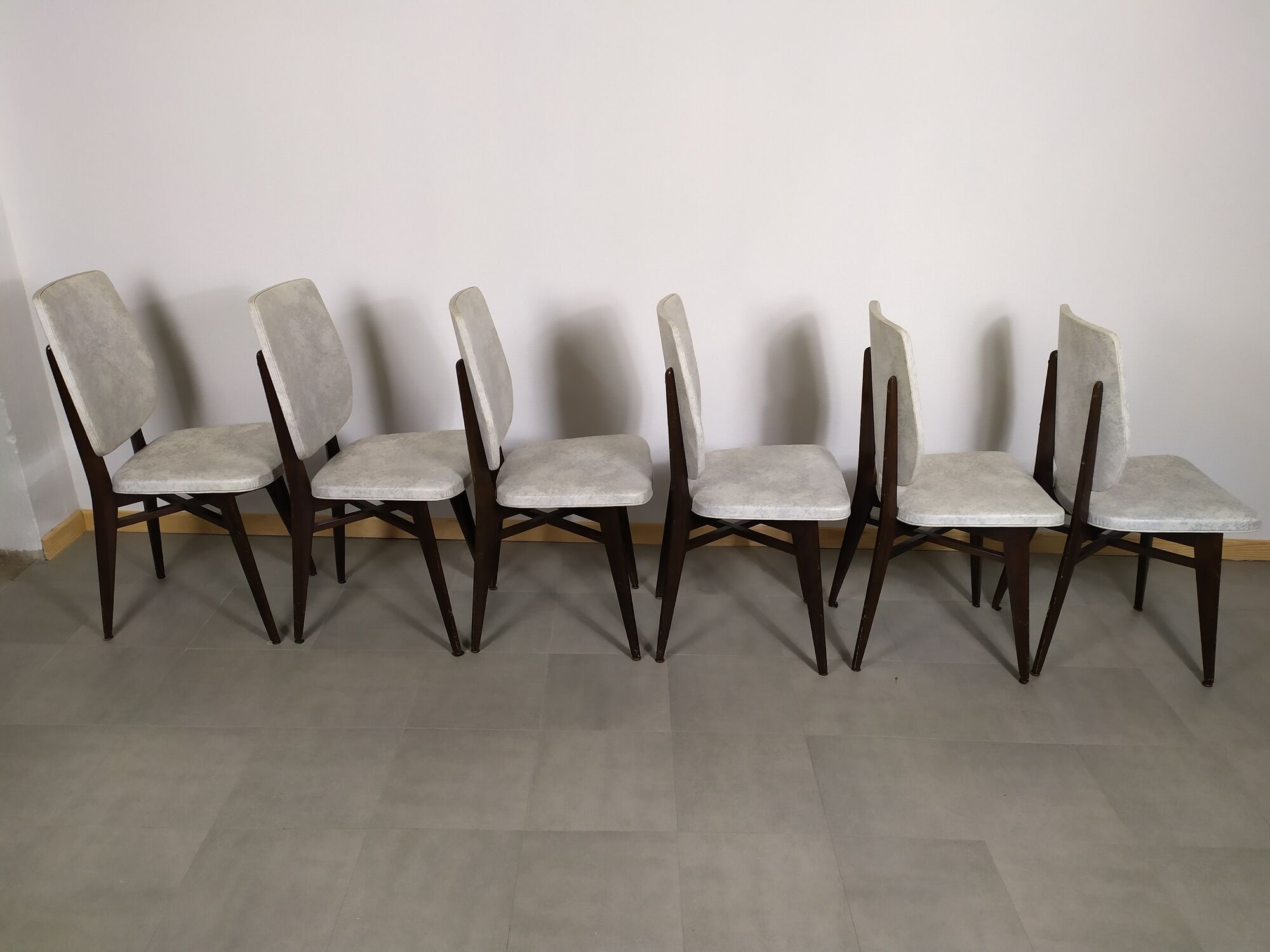 suite of 6 wooden chair and marbled grey white skai