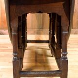 Folding round table in 18th century oak wood