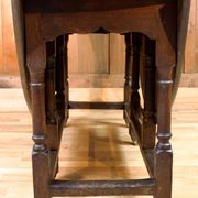 Folding round table in 18th century oak wood